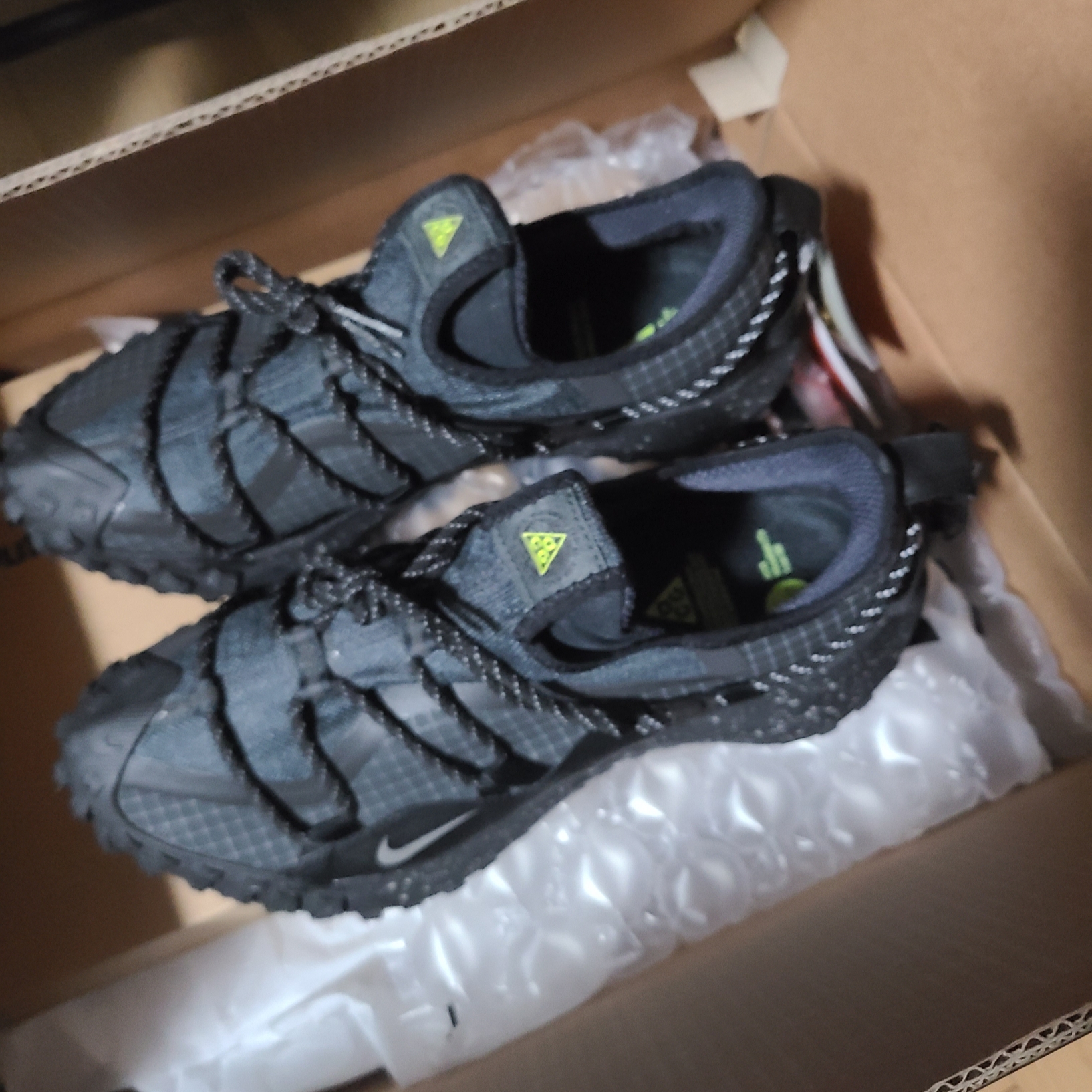 Nike ACG Mountain Fly Low Gore-Tex SE Dark Smoke Grey 착용 스타일