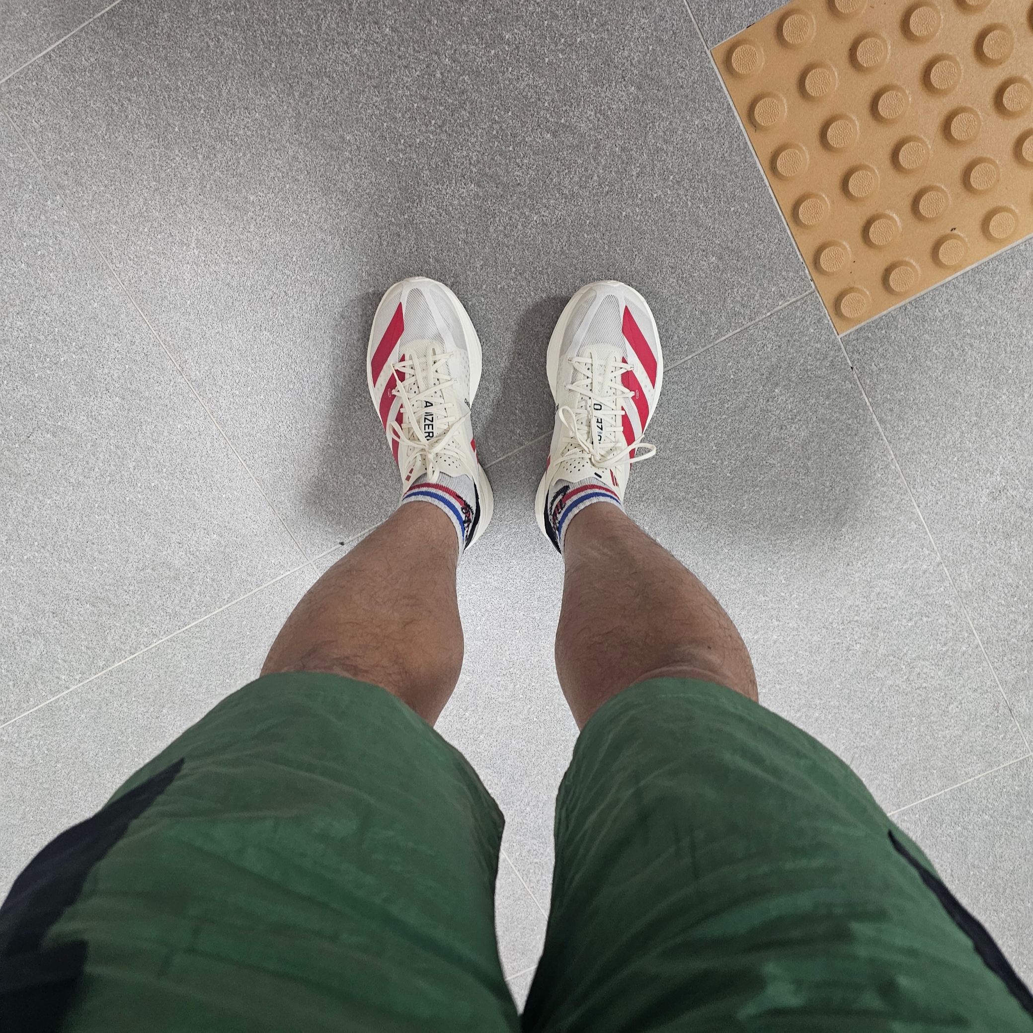 Adidas Adizero Adios Pro 3 Off White Better Scarlet 착용 스타일