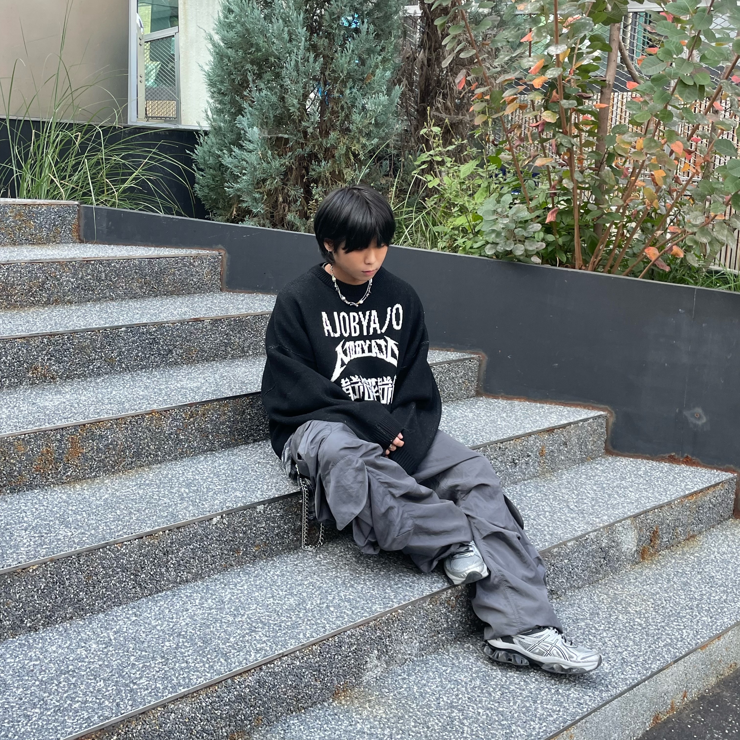 AJOBYAJO PBA Total Logo Cropped Sweater BLACK, Asics Gel-Quantum Kinetic Mid Grey Pure Silver 착용 스타일 - 7