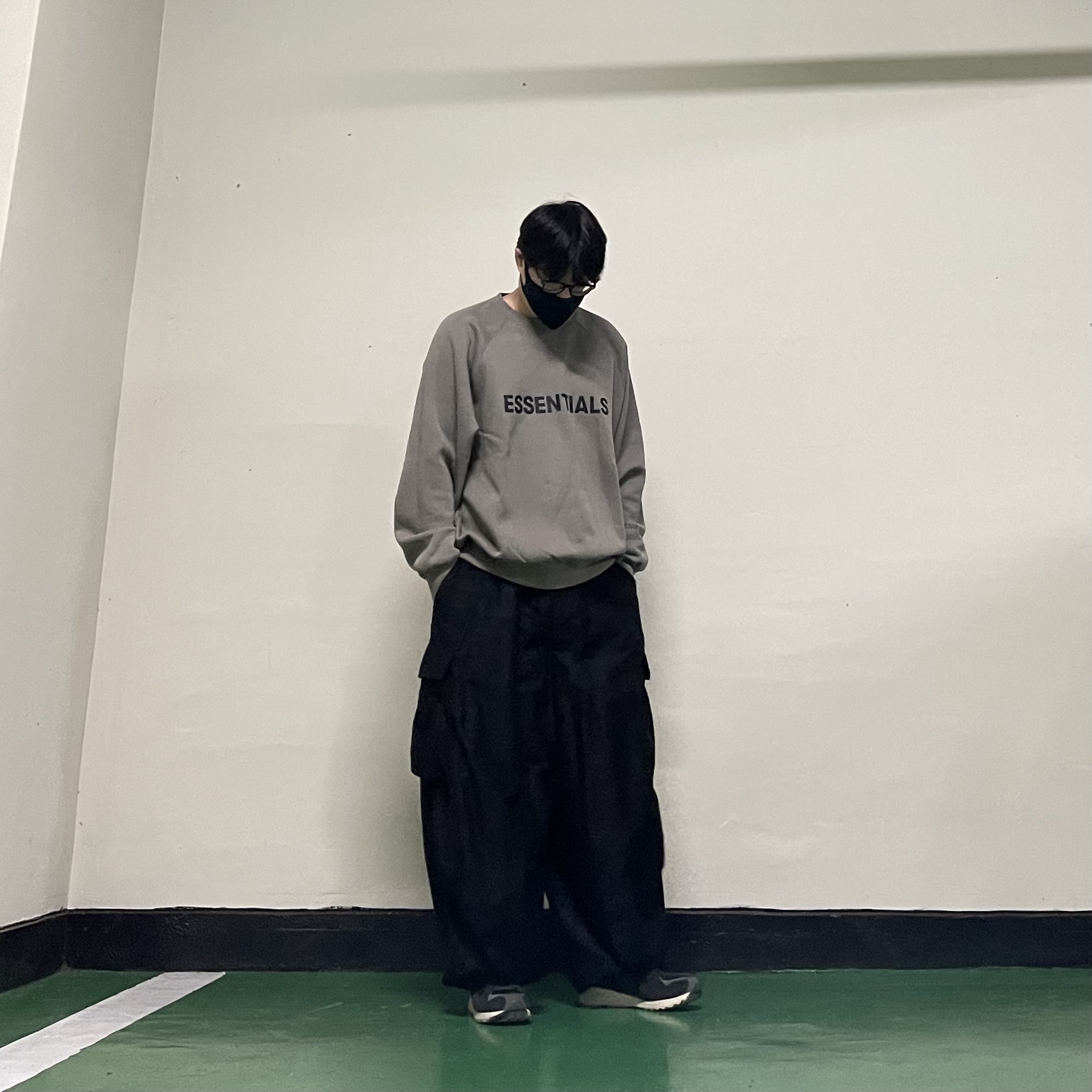 Nike x Fear of God Air Skylon 2 Black Sail, Essentials 3D Silicon Applique Crewneck Cement - 20FW 착용 스타일 - 3