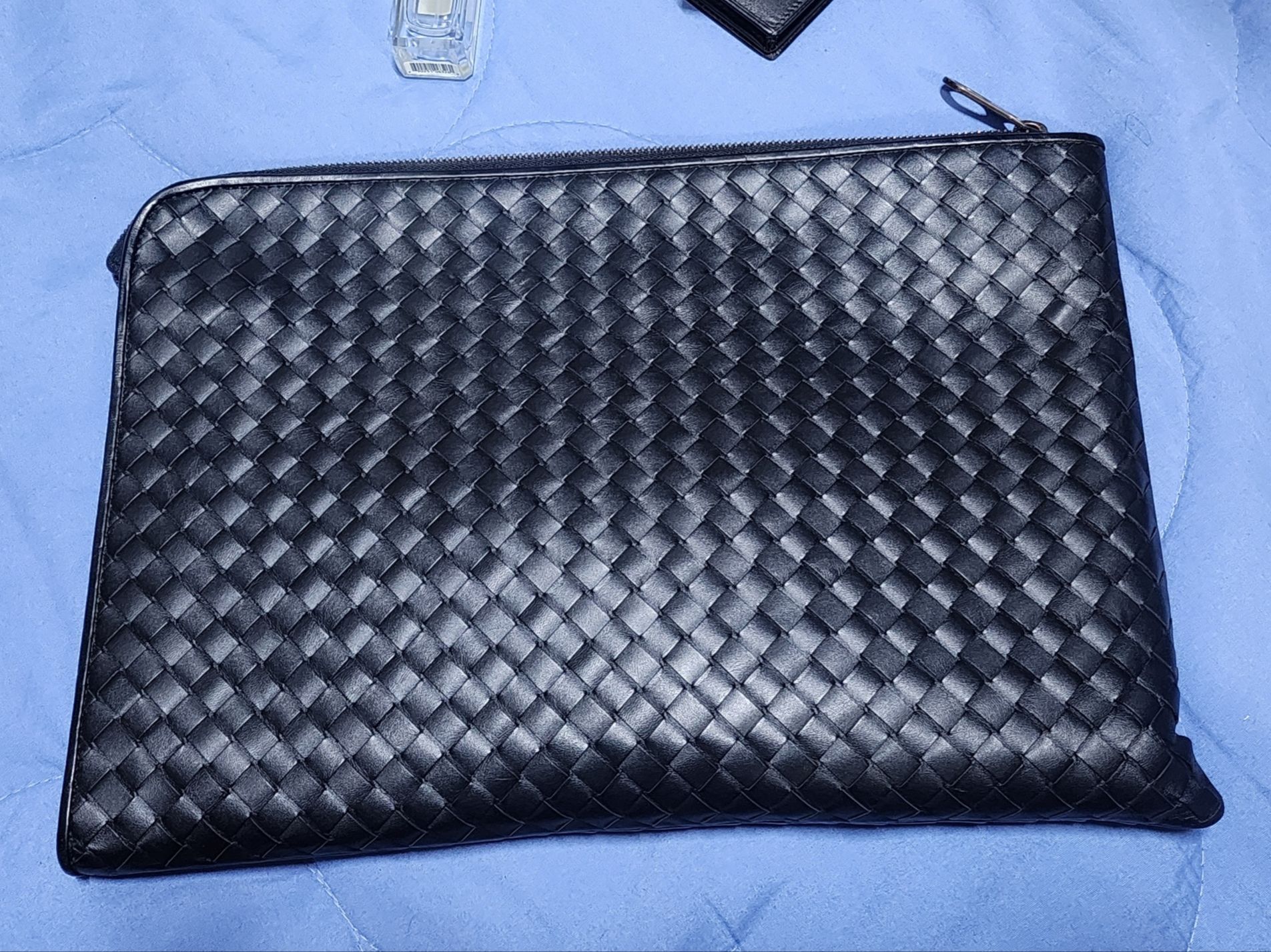 Bottega Veneta Document Case Black 착용 스타일 - 1