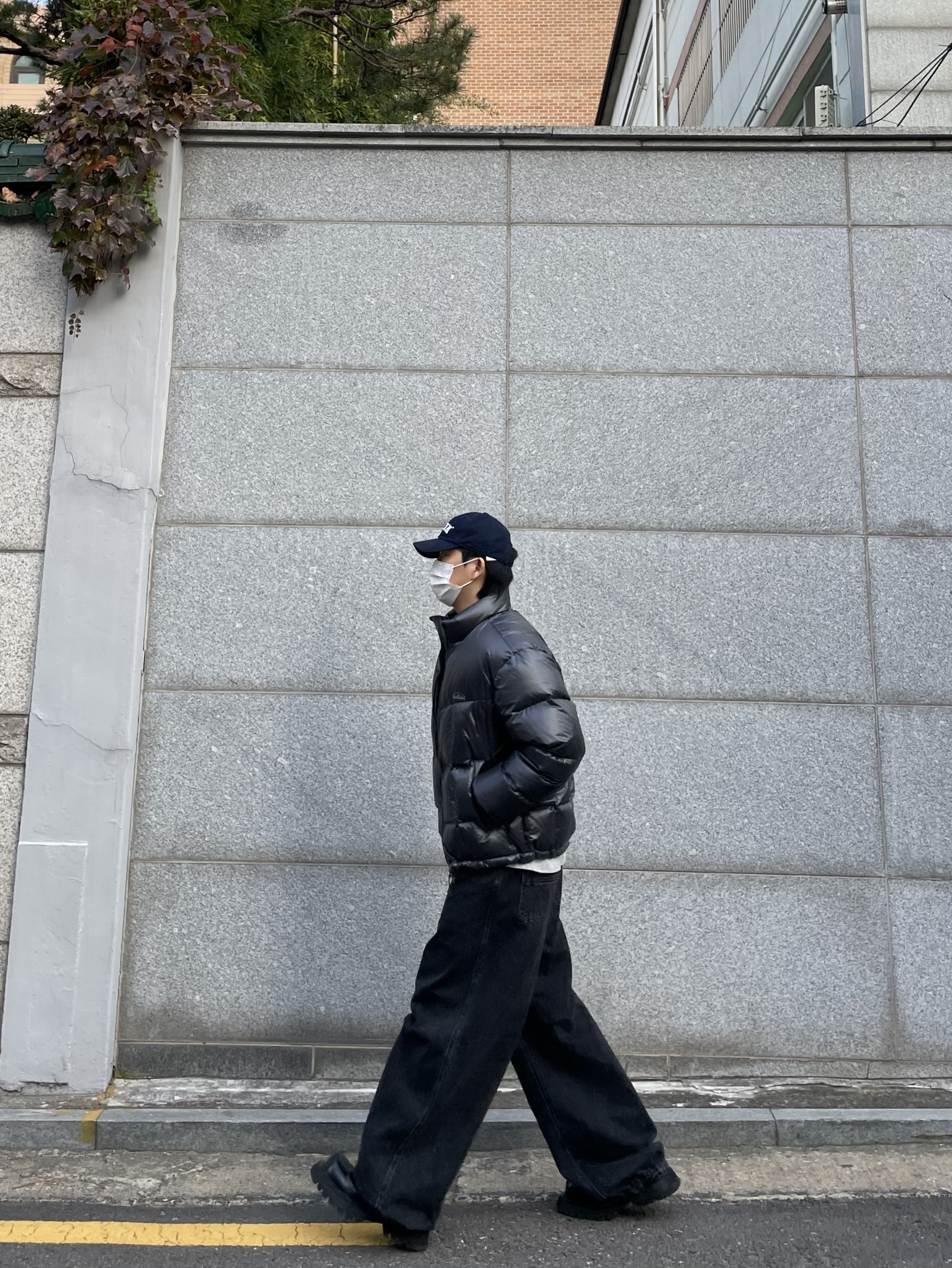 Wildthings Mountain Field Down Puffer Graphite 착용 스타일 - 1