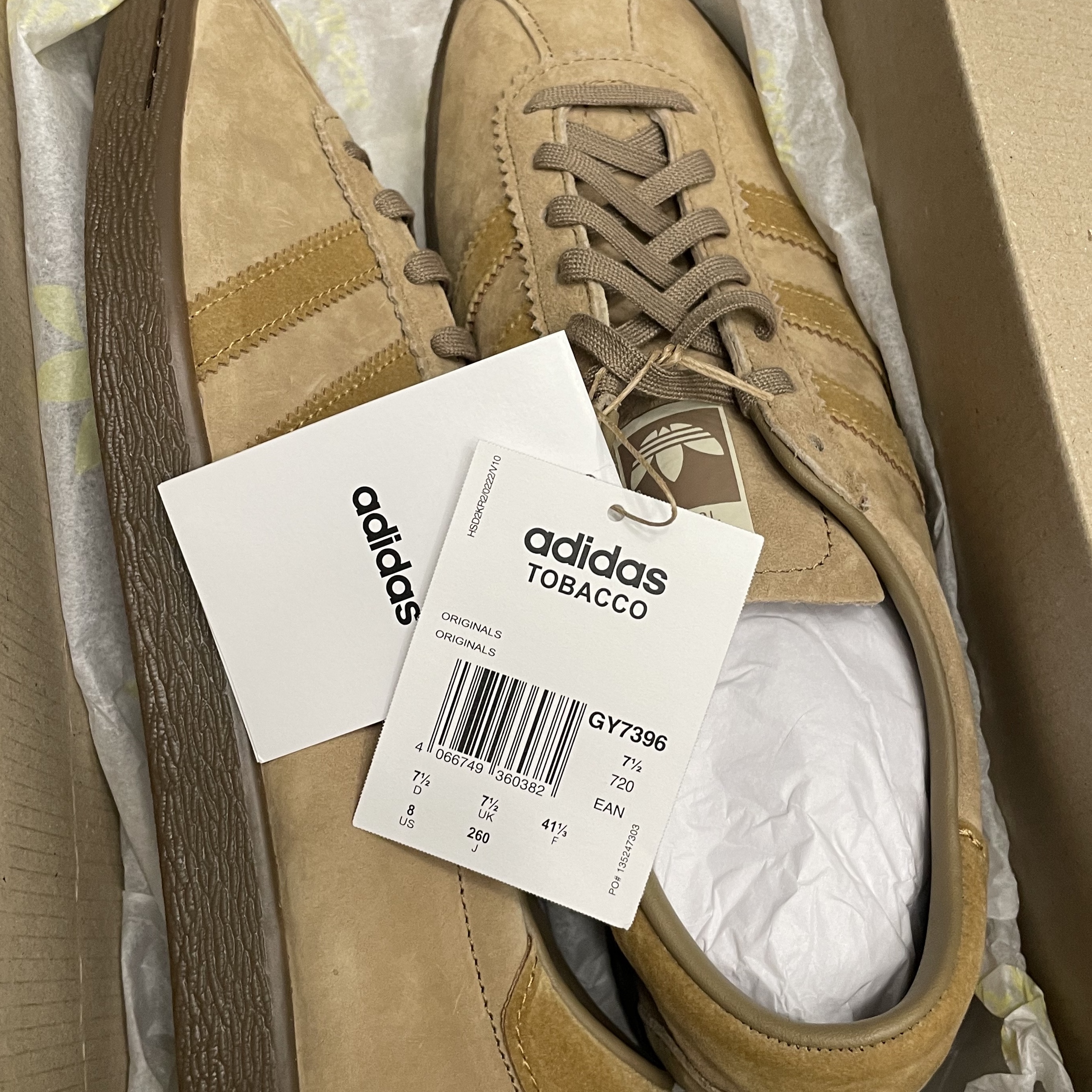 Adidas Tobacco Pantone Mesa 착용 스타일