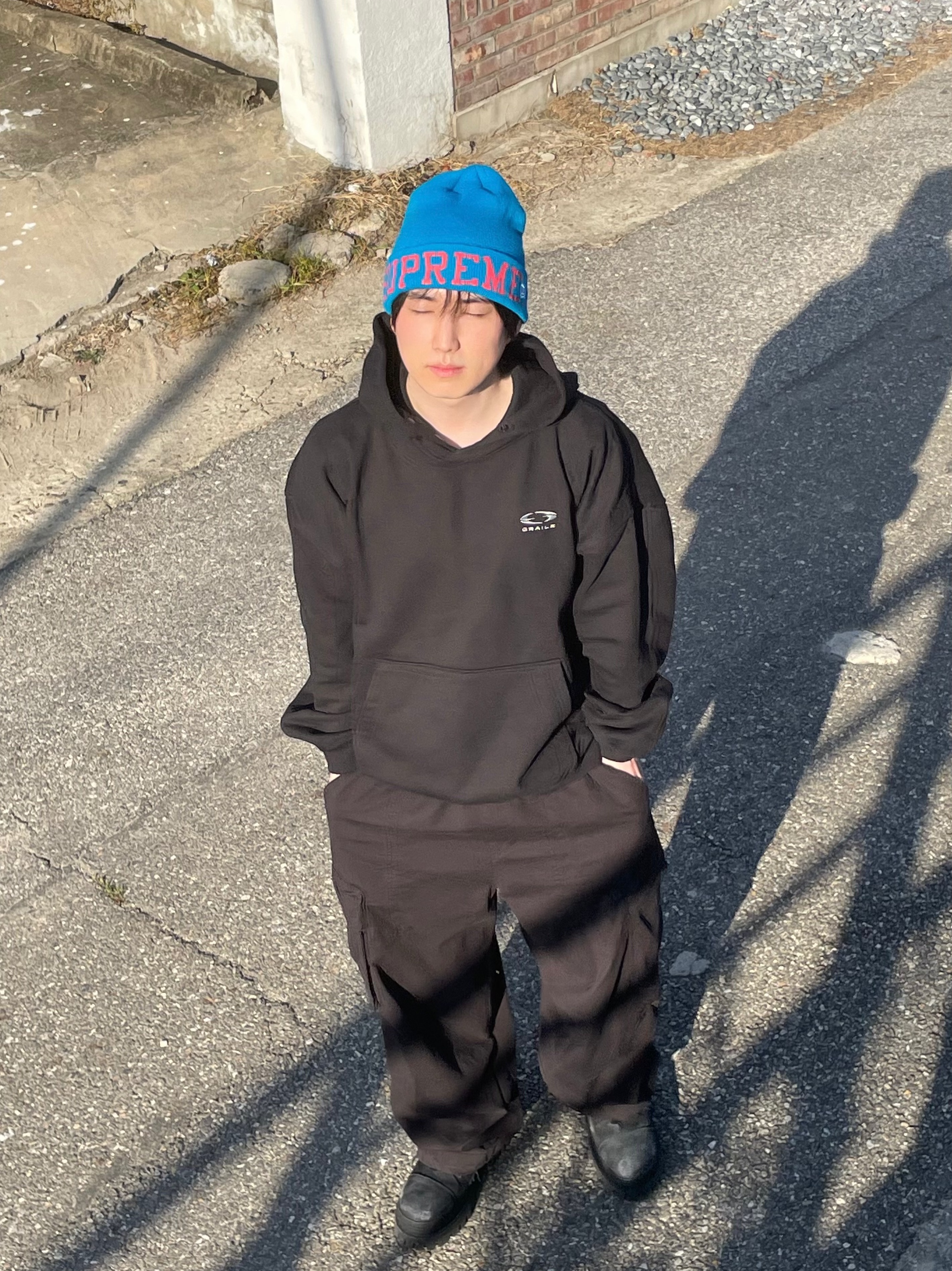 Supreme New Era Varsity Beanie Slate - 23FW, Balenciaga Combat Strike 20mm Boots Black 착용 스타일 - 1