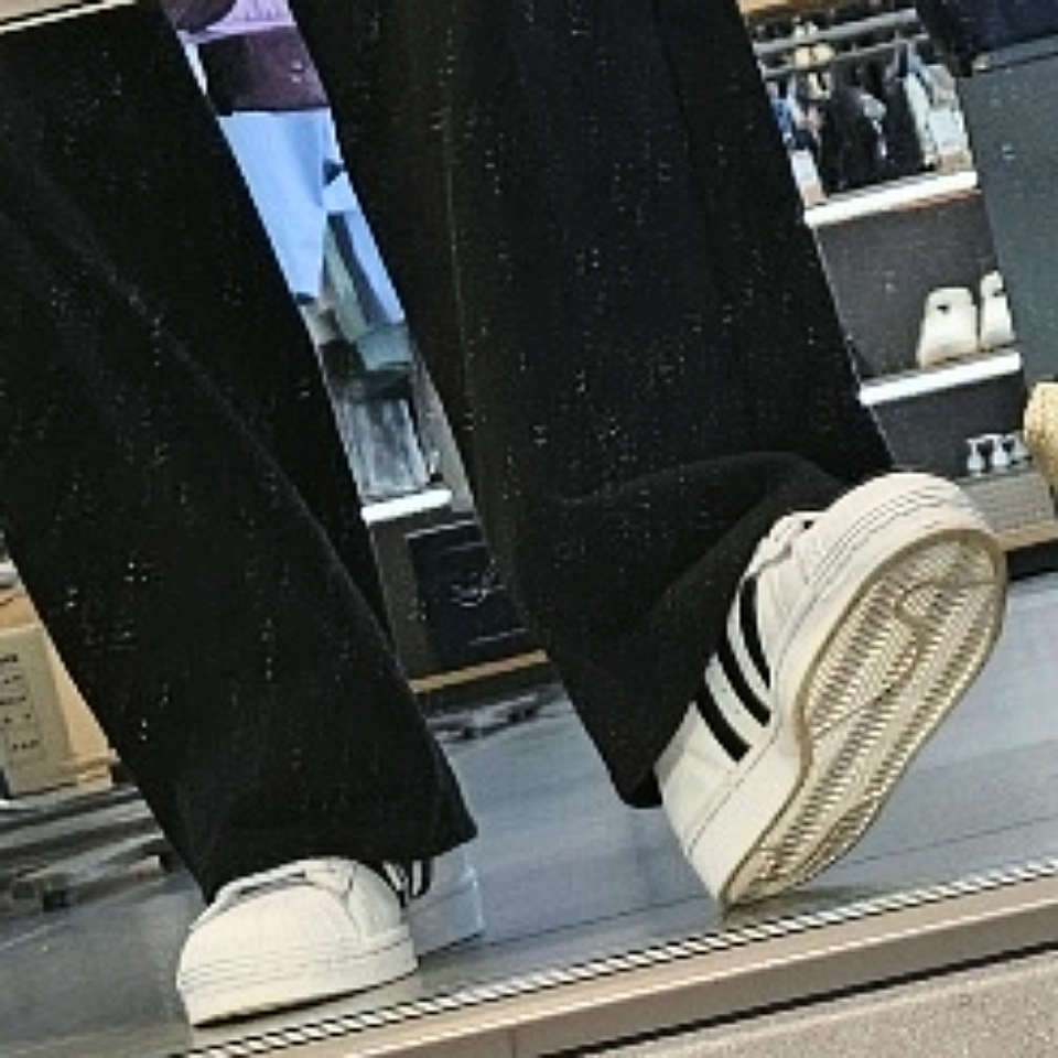 (J) Adidas Superstar J White Black 착용 스타일