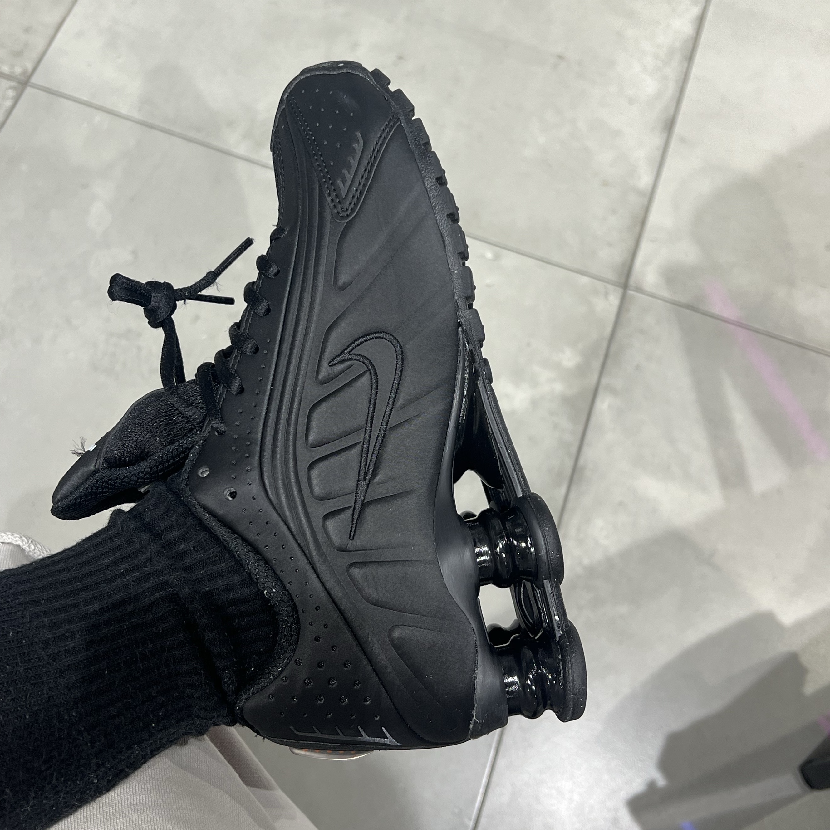 (W) Nike Shox R4 Black 착용 스타일