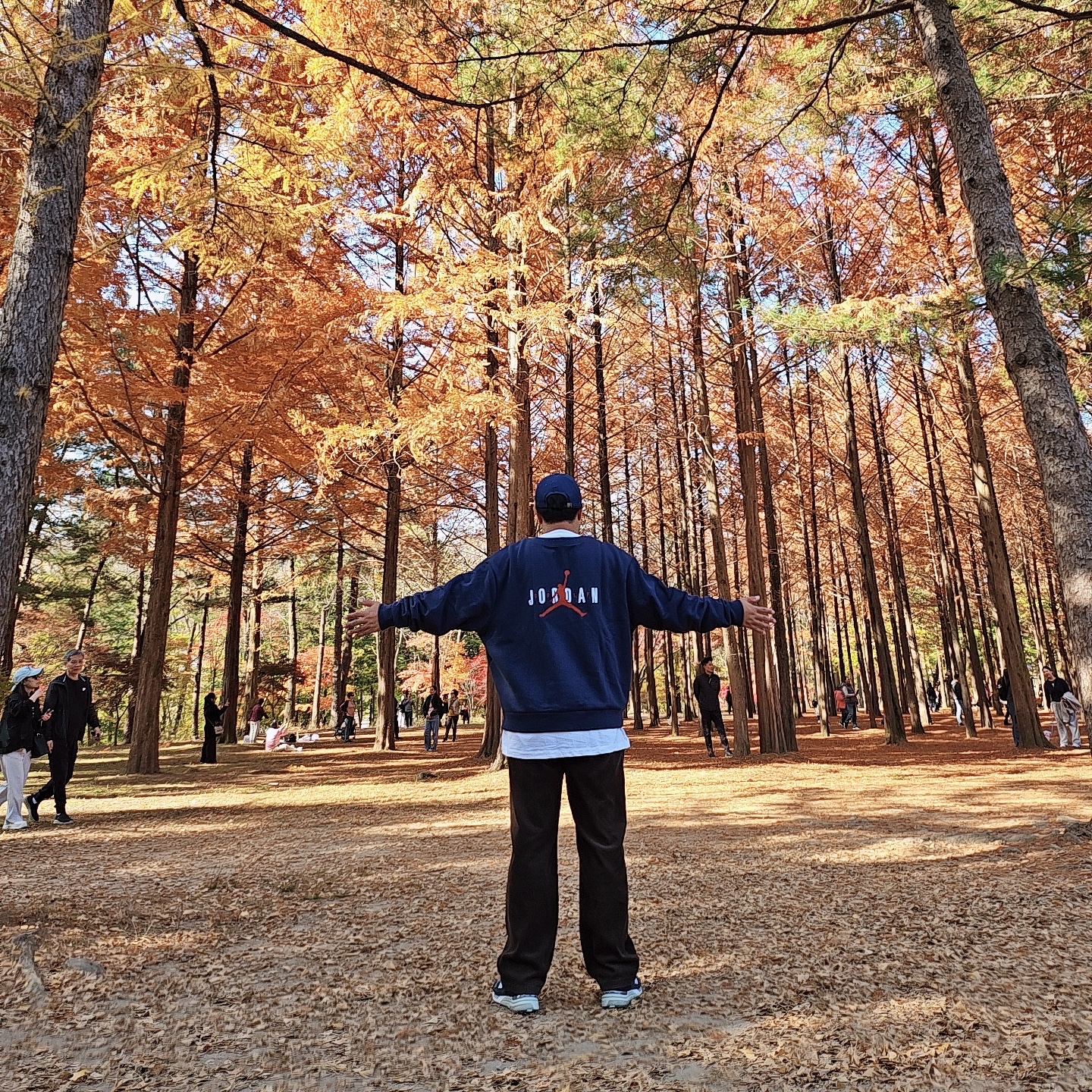 Jordan x Eastside Golf Cardigan Midnight Navy - Asia, New Balance 992 Made in USA Navy 착용 스타일 - 1