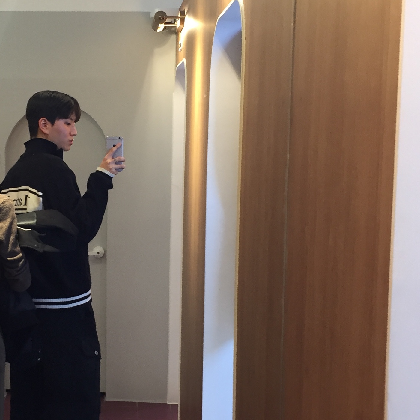Matin Kim Spell Point Stripe Knit Cardigan Black 착용 스타일