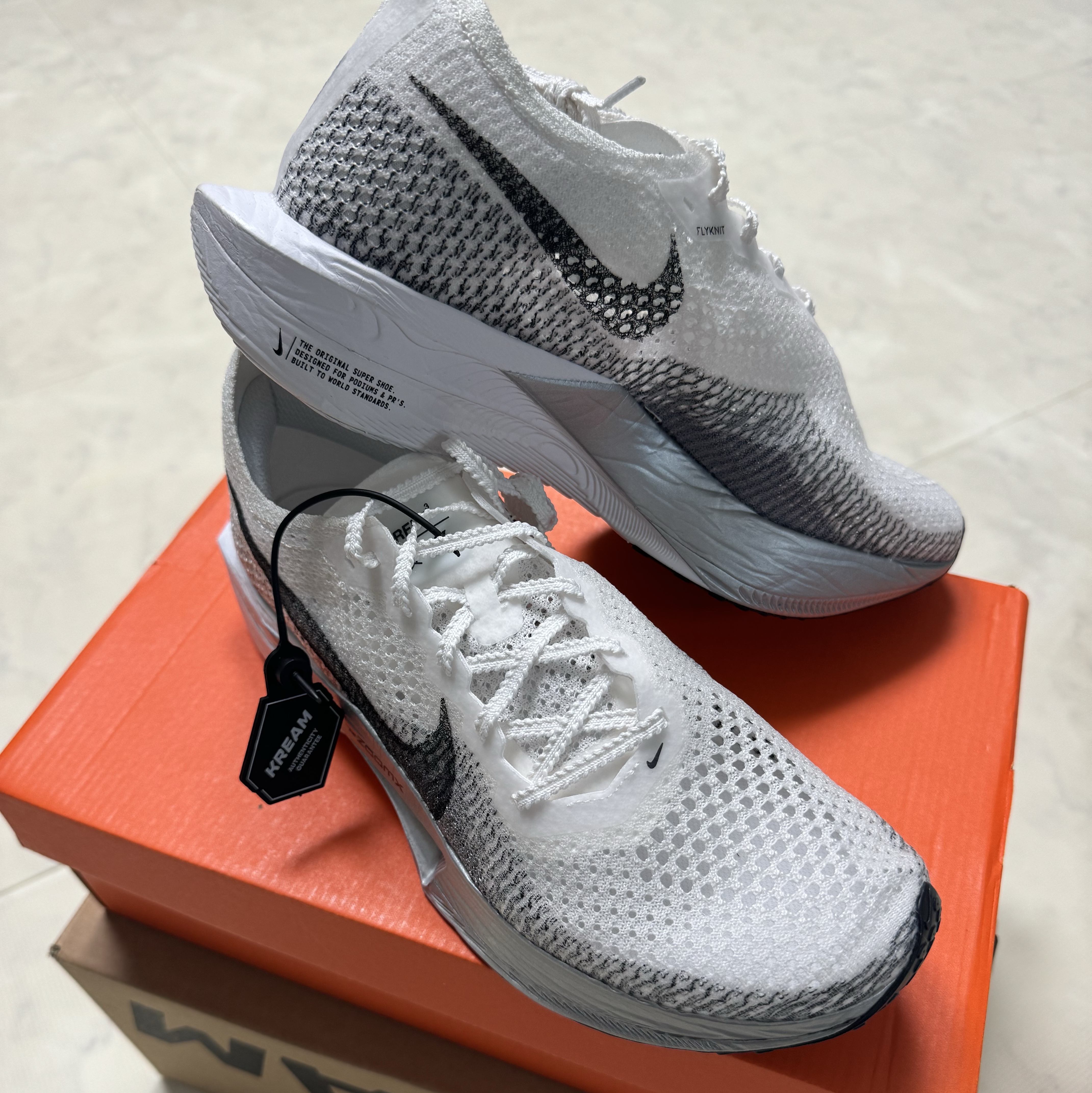 Nike ZoomX Vaporfly Next% 3 White Grey 착용 스타일