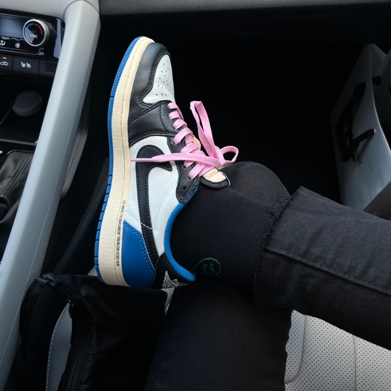 Jordan 1 x Travis Scott x Fragment Retro Low OG SP Military Blue 착용 스타일