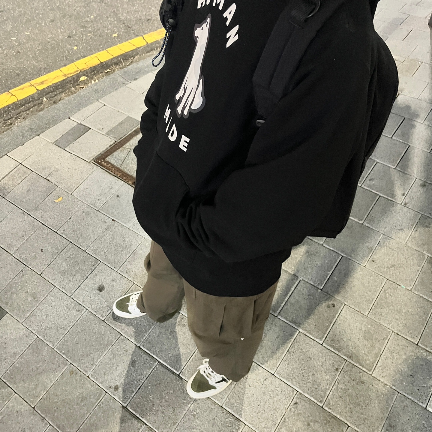 Jordan 1 x Travis Scott Retro Low OG SP Reverse Olive, Ader Error x Eastpak Pak’r Backpack Black 착용 스타일 - 2
