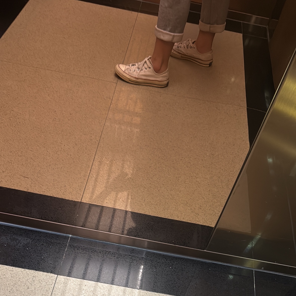 Converse Chuck 70 Ox White - Standard, Nike NSW Club French Terry Pants Dark Grey Heather - Asia 착용 스타일