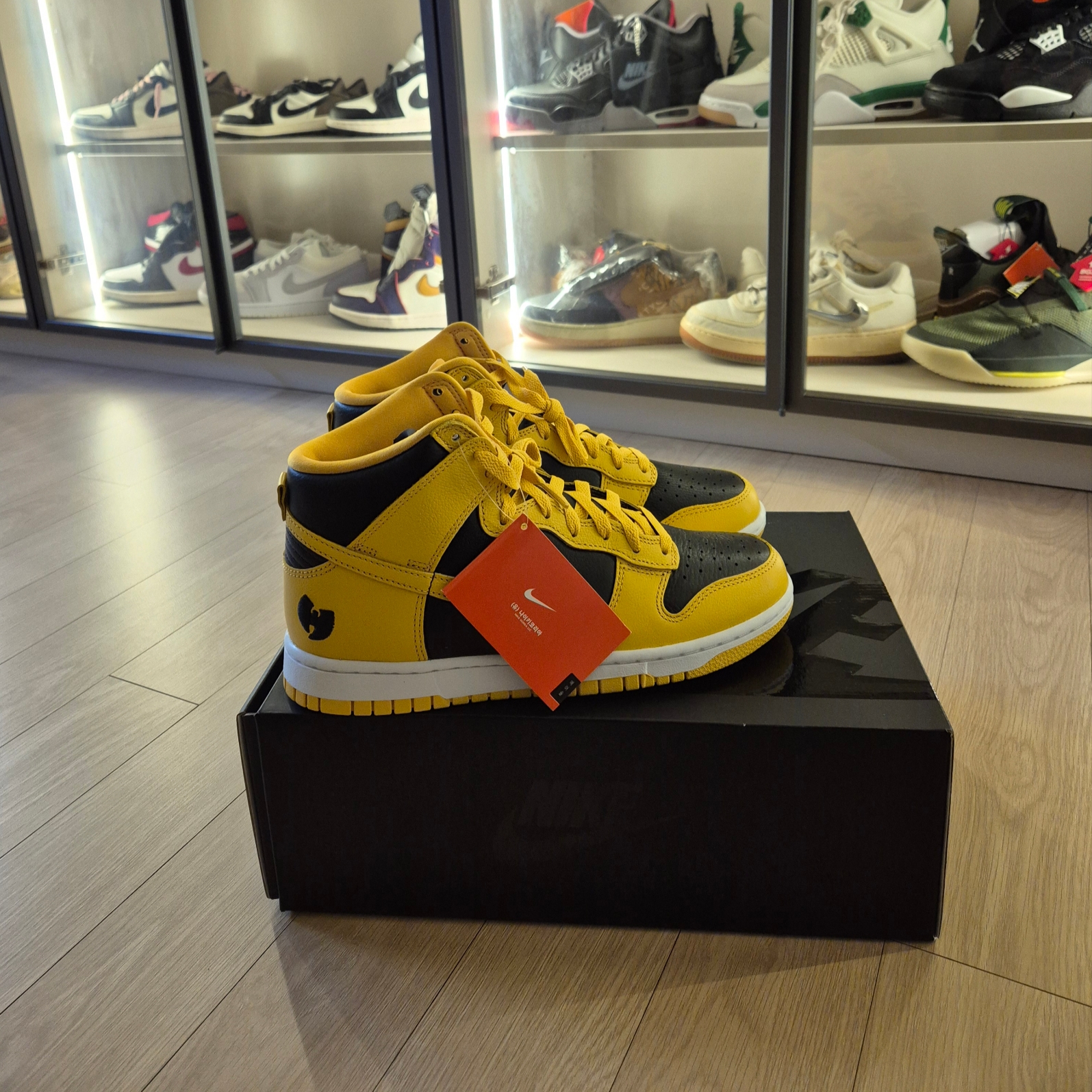 Nike Wu-Tang Clan Dunk High Black and Pollen 착용 스타일 - 1