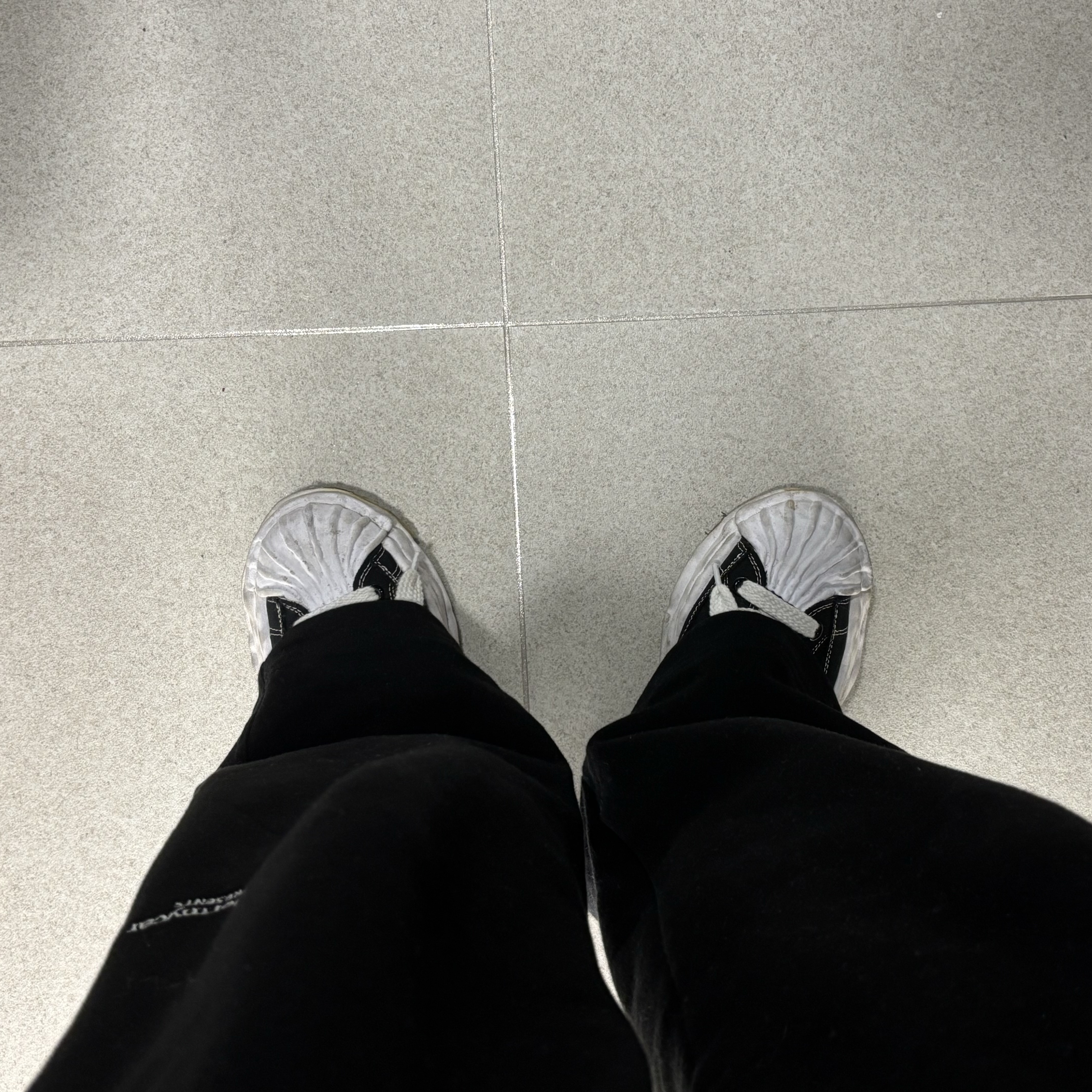 Maison Mihara Yasuhiro Blakey OG Sole Canvas Low-top Sneakers Black White 착용 스타일