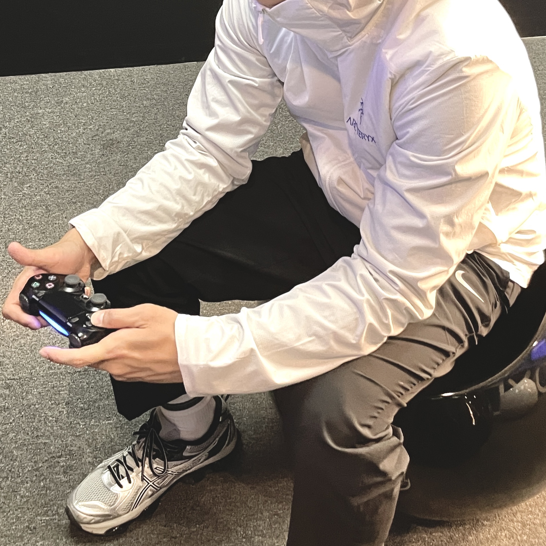 Arc'teryx Atom SL Hoody Arctic Silk, Asics Gel-Quantum Kinetic Mid Grey Pure Silver 착용 스타일 - 1