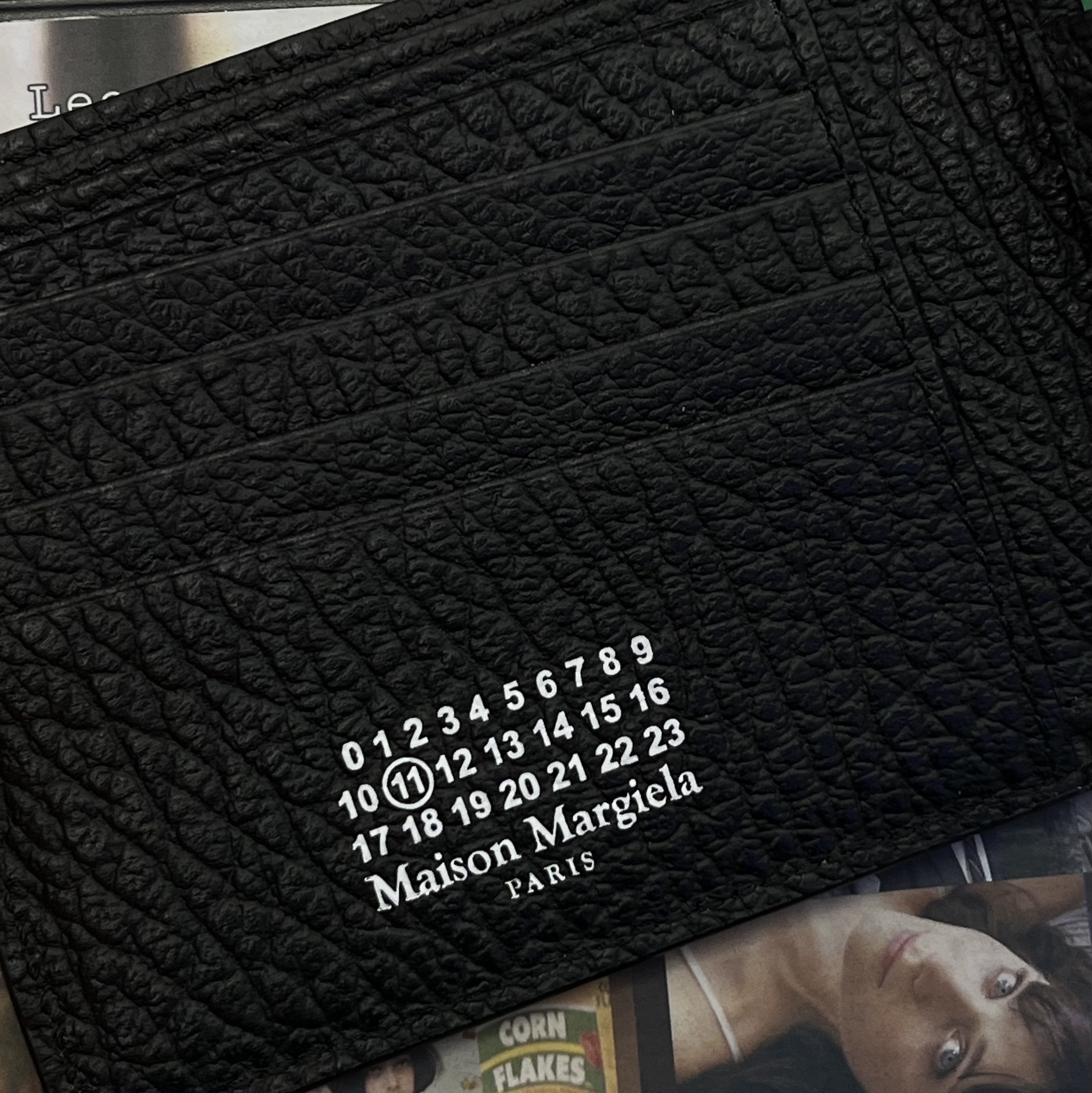 Maison Margiela Bi-Fold Wallet Black 착용 스타일 - 2