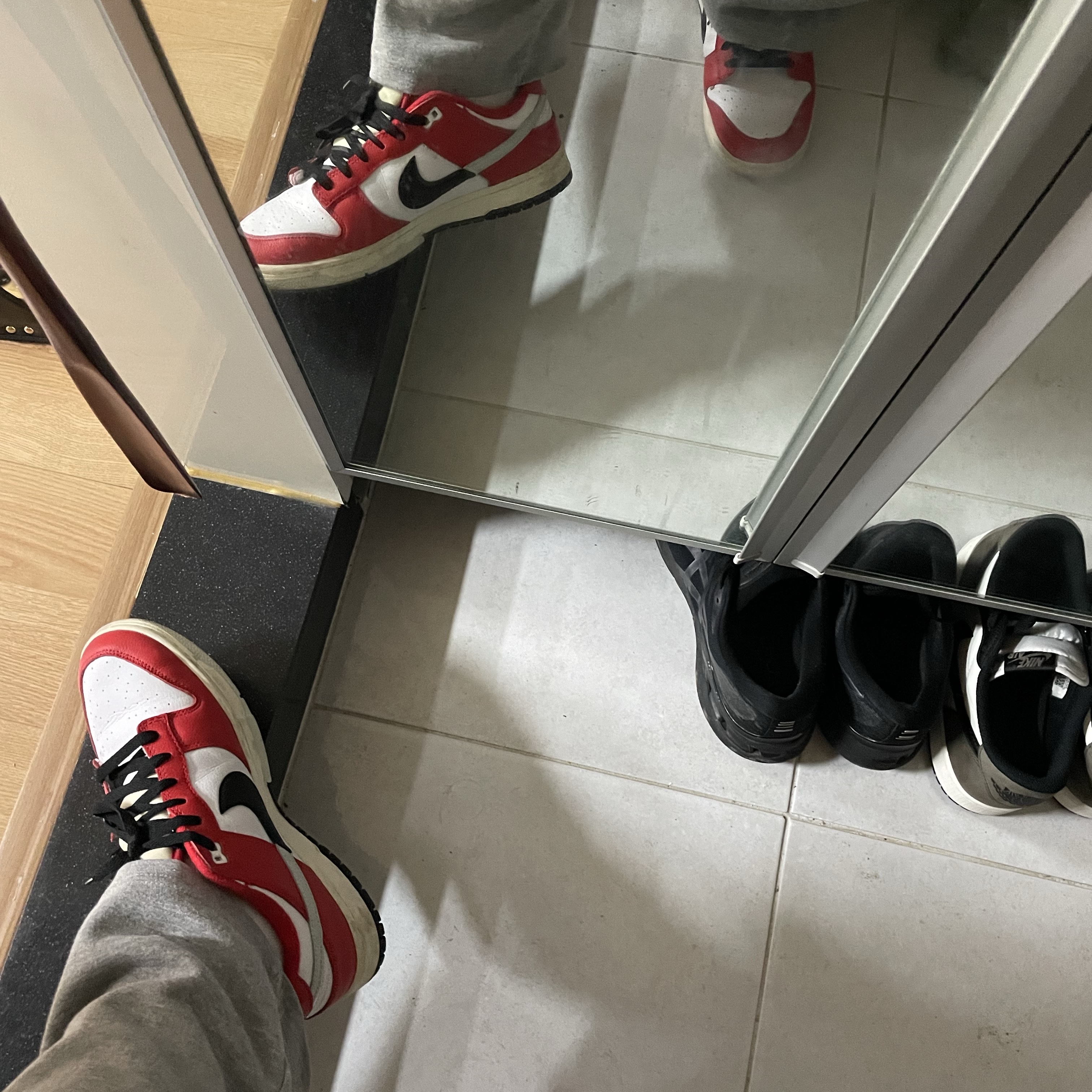 Nike Dunk Low Retro PRM University Red Black 착용 스타일