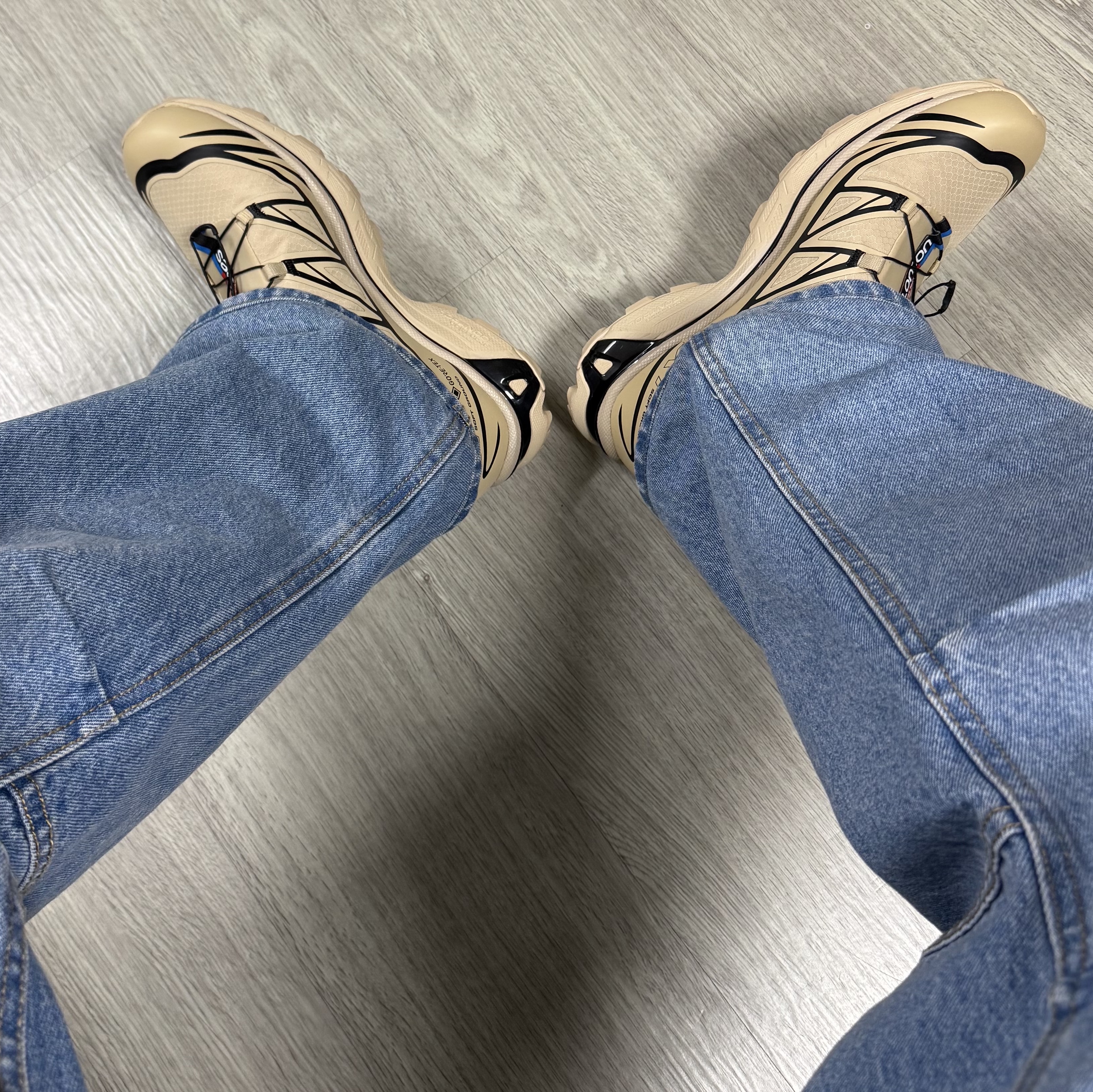 Salomon XT-6 GTX Safari Black 착용 스타일 - 2