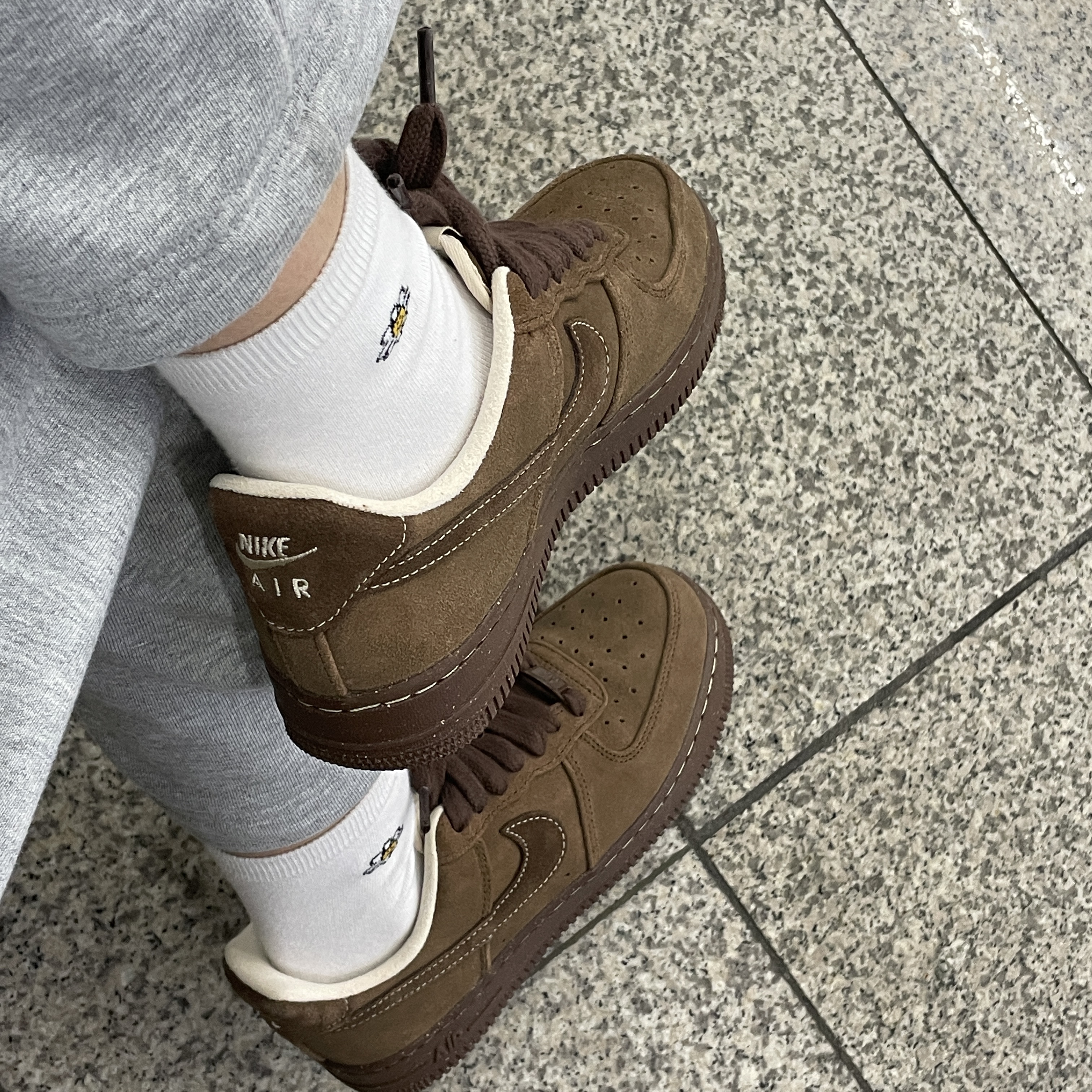 (W) Nike Air Force 1 '07 Cacao Wow 착용 스타일 - 1