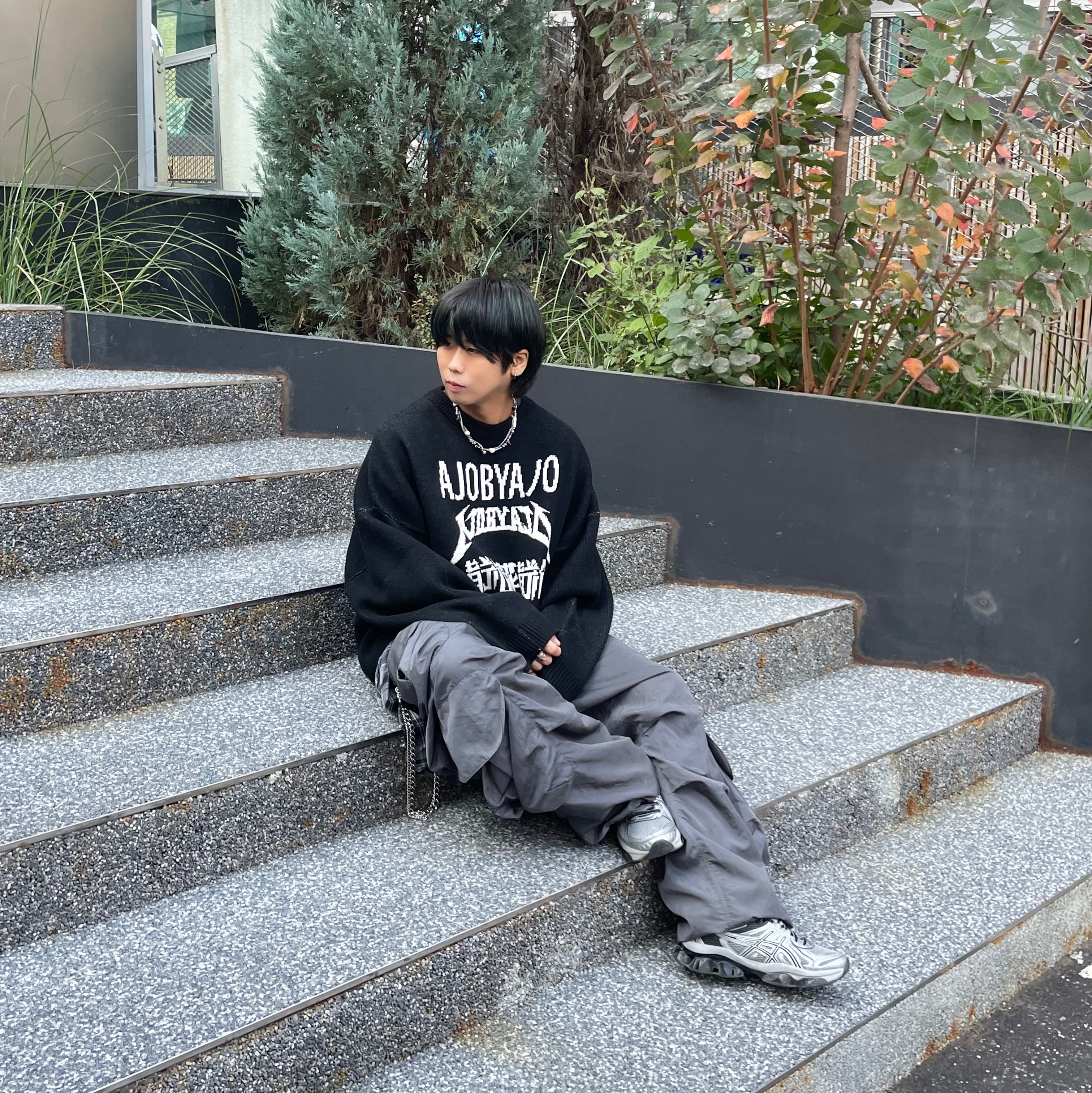 AJOBYAJO PBA Total Logo Cropped Sweater BLACK, Asics Gel-Quantum Kinetic Mid Grey Pure Silver 착용 스타일 - 5