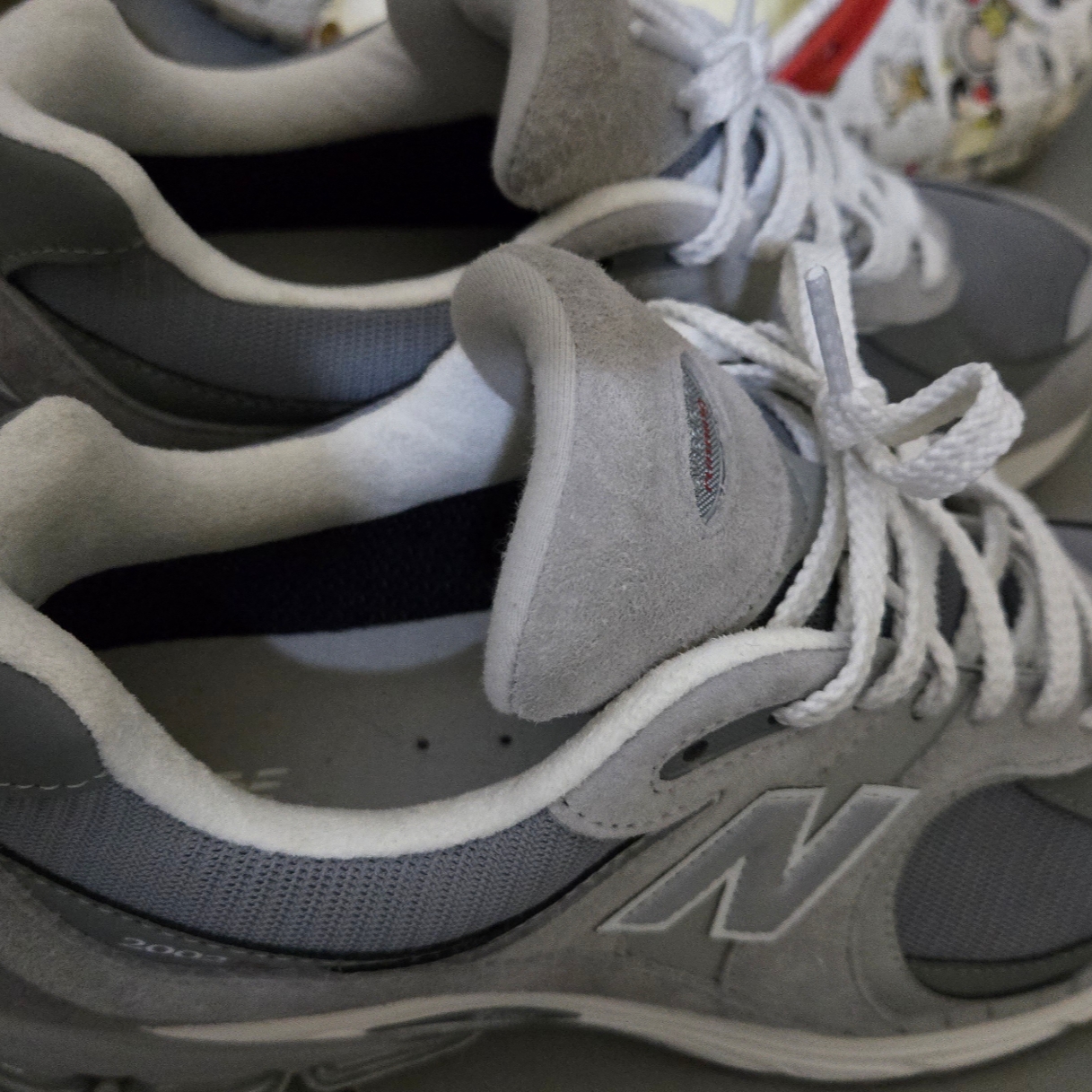 New Balance 2002R Gore-Tex Concrete Harbor Grey 착용 스타일