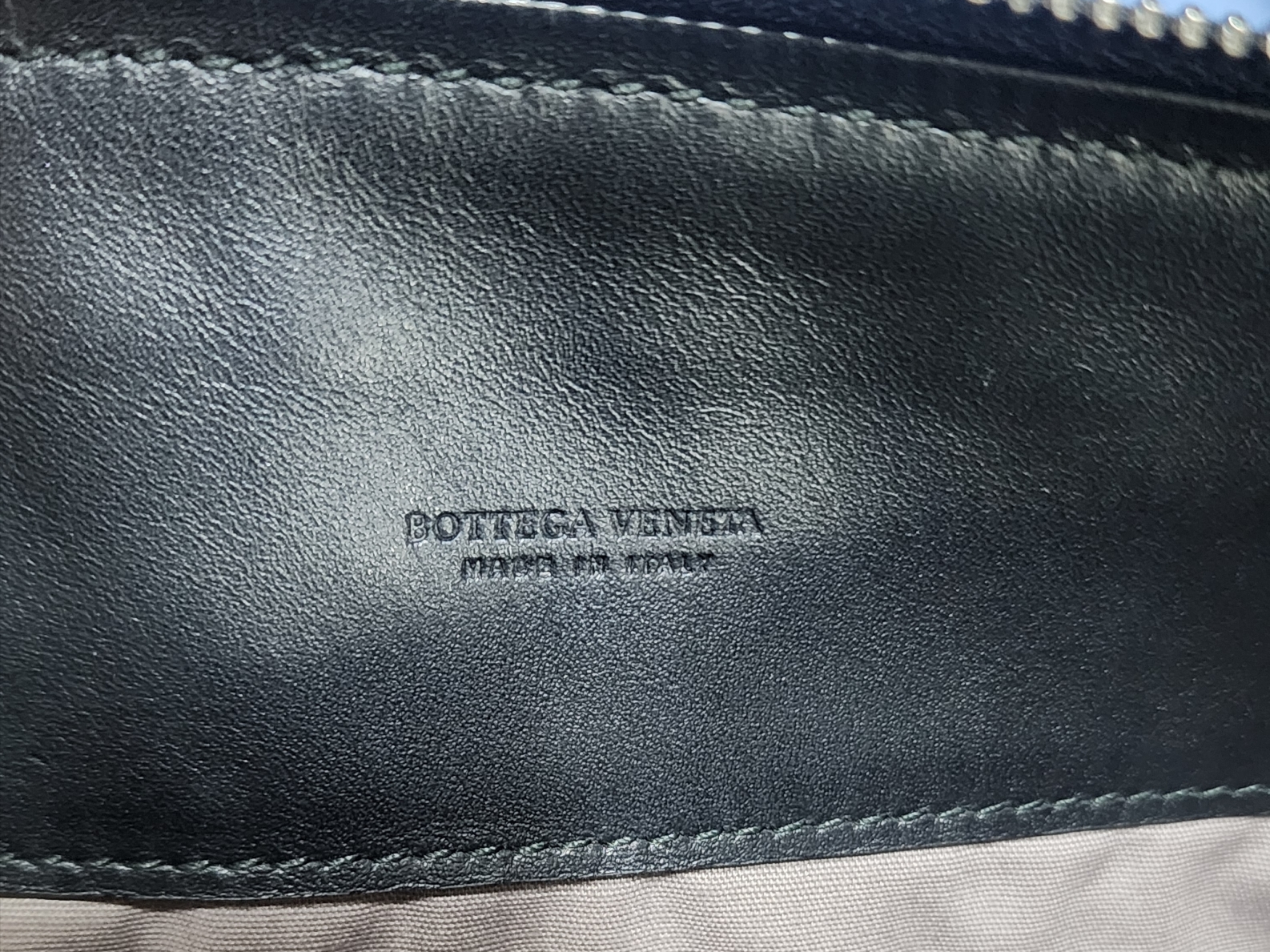 Bottega Veneta Document Case Black 착용 스타일 - 3