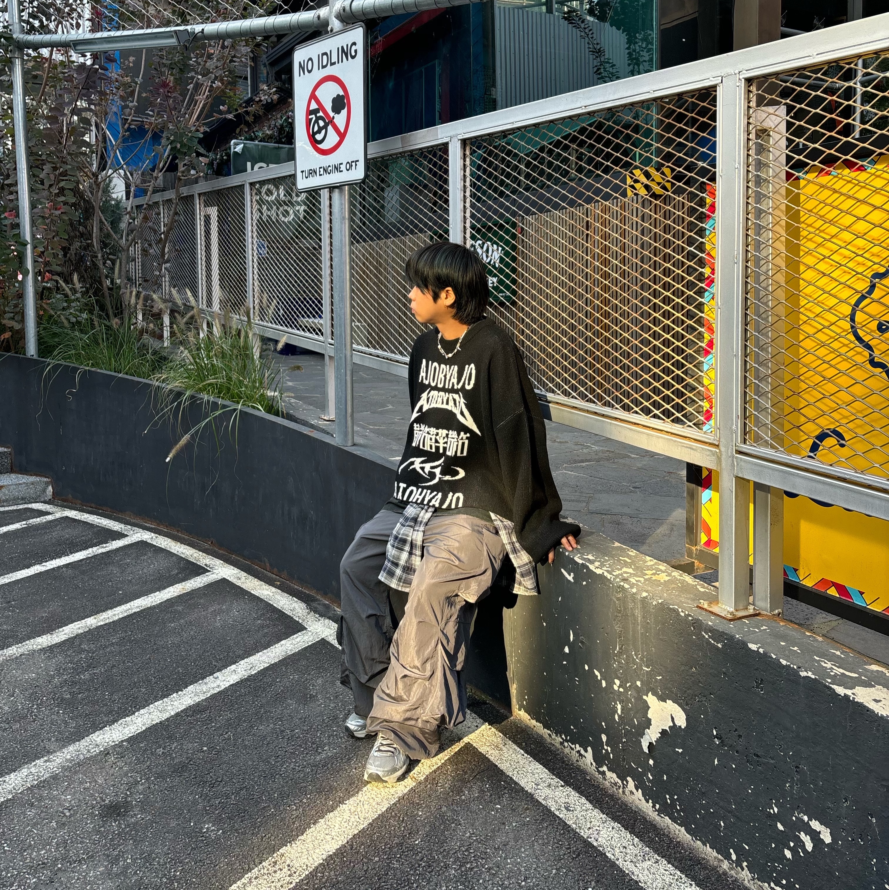 AJOBYAJO PBA Total Logo Cropped Sweater BLACK, Asics Gel-Quantum Kinetic Mid Grey Pure Silver 착용 스타일 - 4