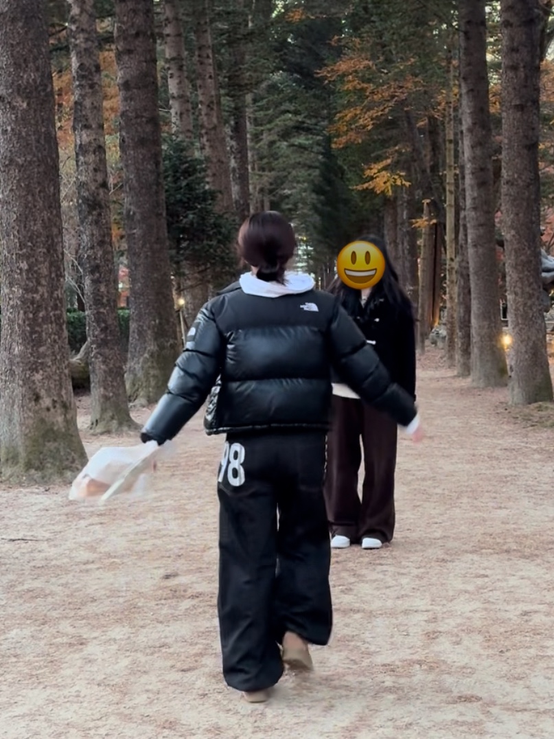 [KREAM 단독] Safarispot Women 1/2 Basic Safari Hoodie White, Nike Air Force 1 '07 WB Flax 착용 스타일