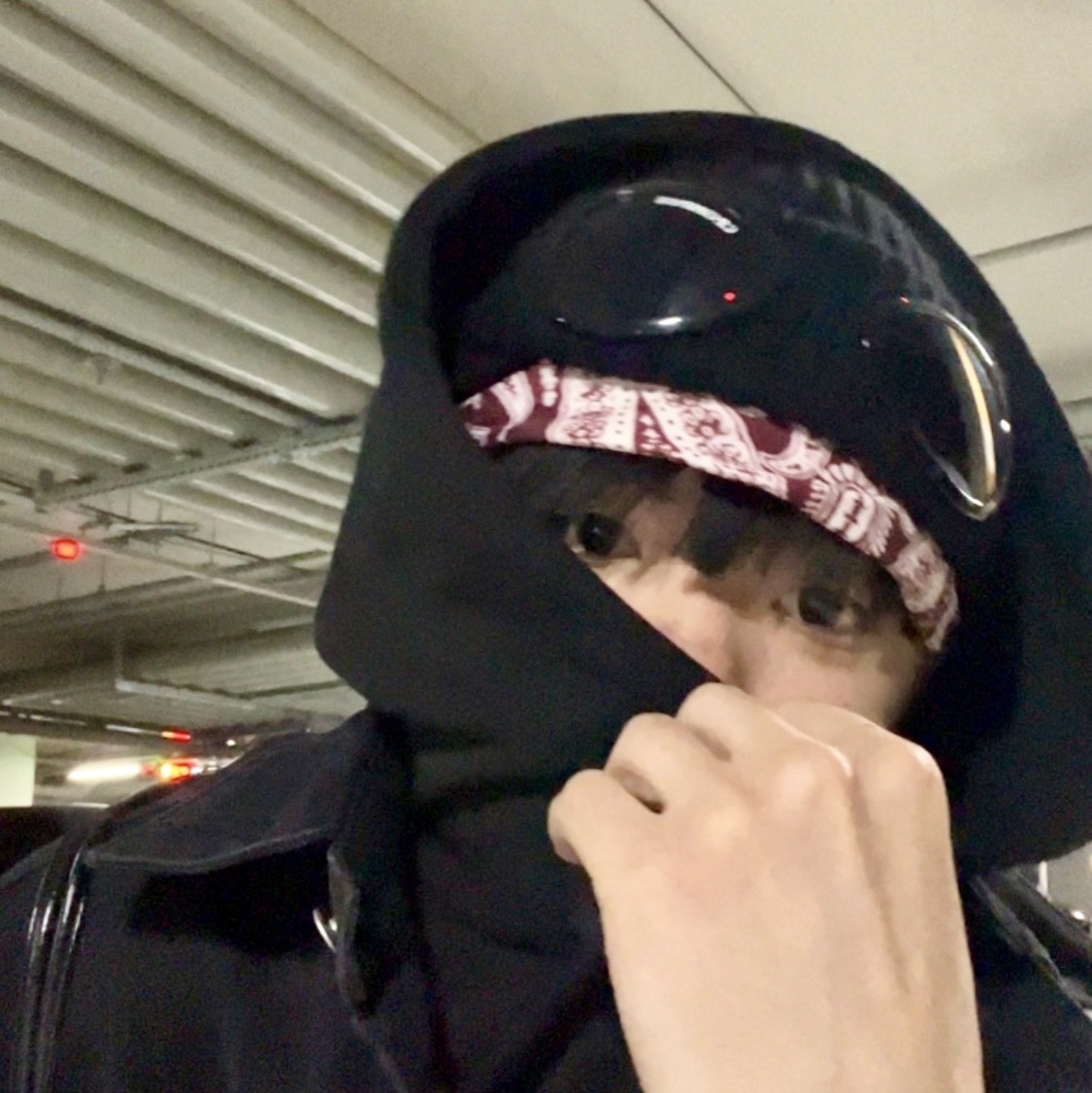 C.P. Company Extra Fine Merino Wool Goggle Beanie Black 착용 스타일 - 1