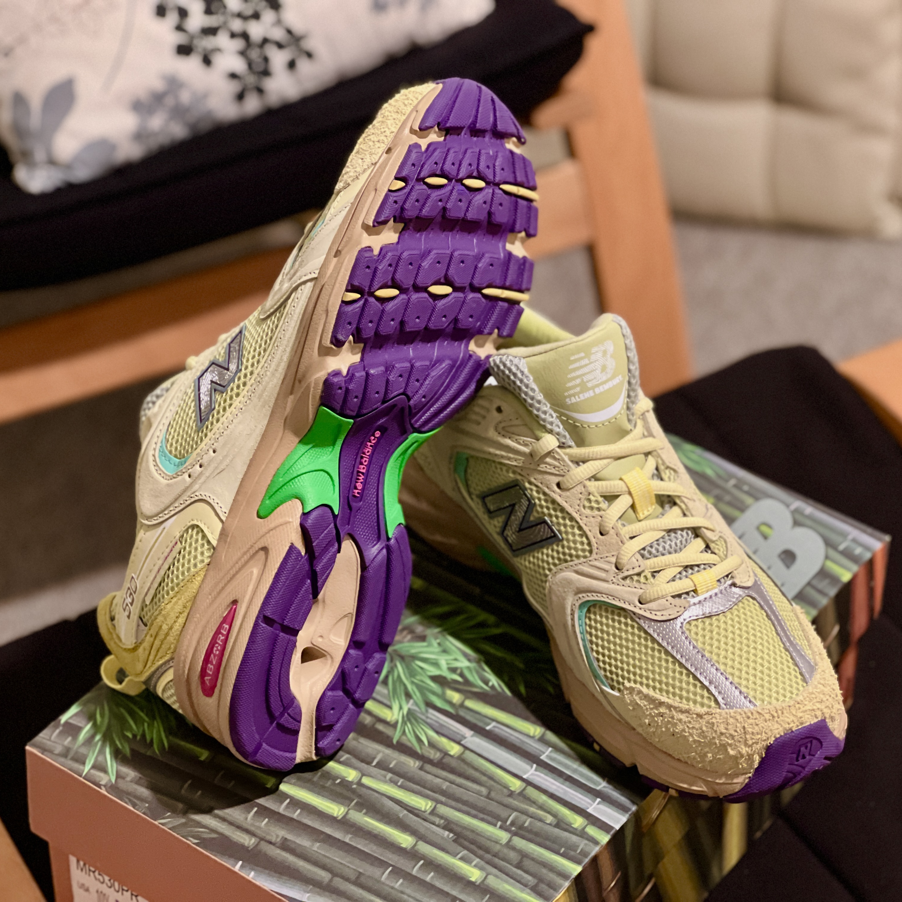 New Balance x Salehe Bembury 530 Dusty Yellow Celery Green 착용 스타일 - 1