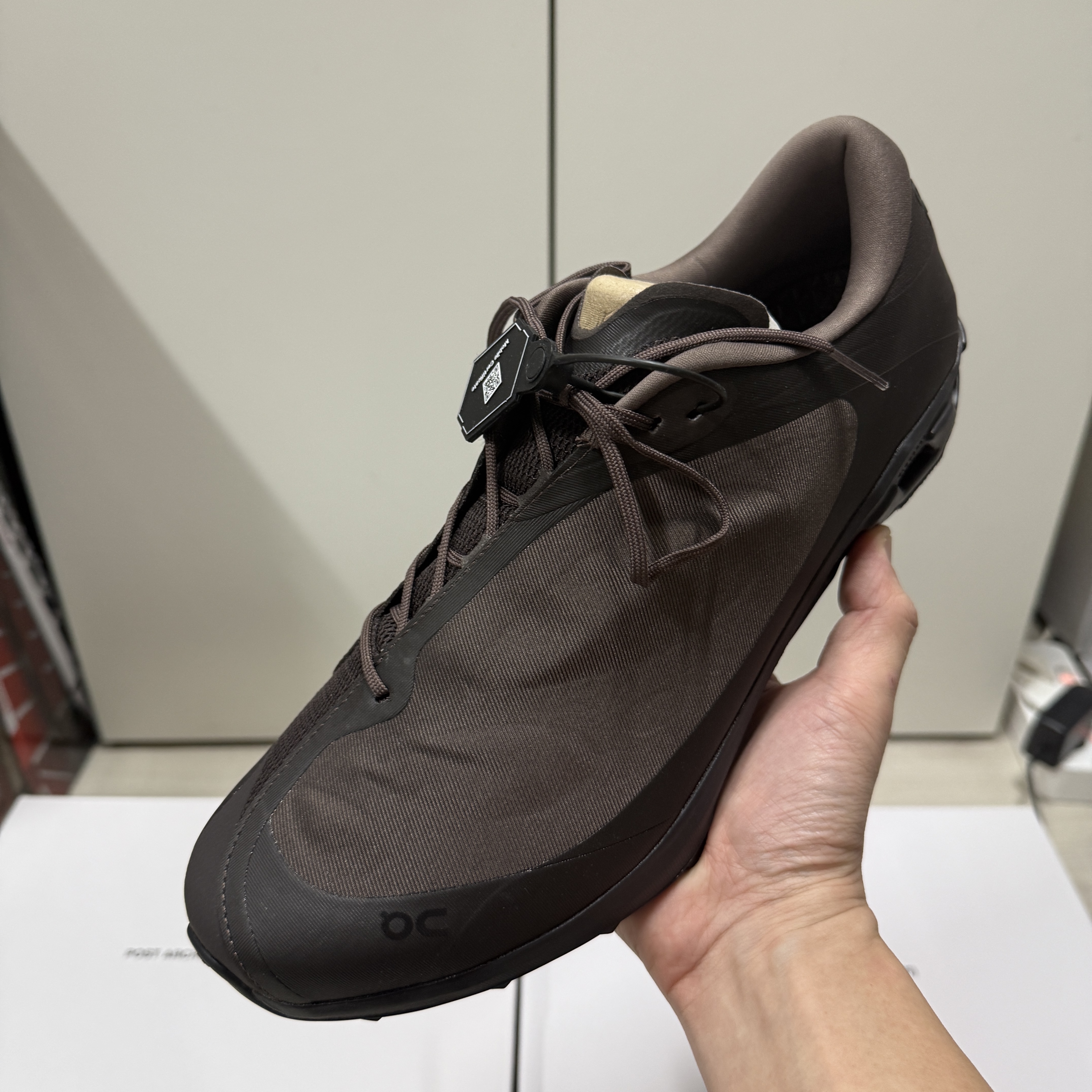 On Running x Post Archive Faction (Paf) Cloudventure Peak Cacao Espresso, On Running x Post Archive Faction (Paf) Cloudmonster 2 Black Magnet 착용 스타일 - 3