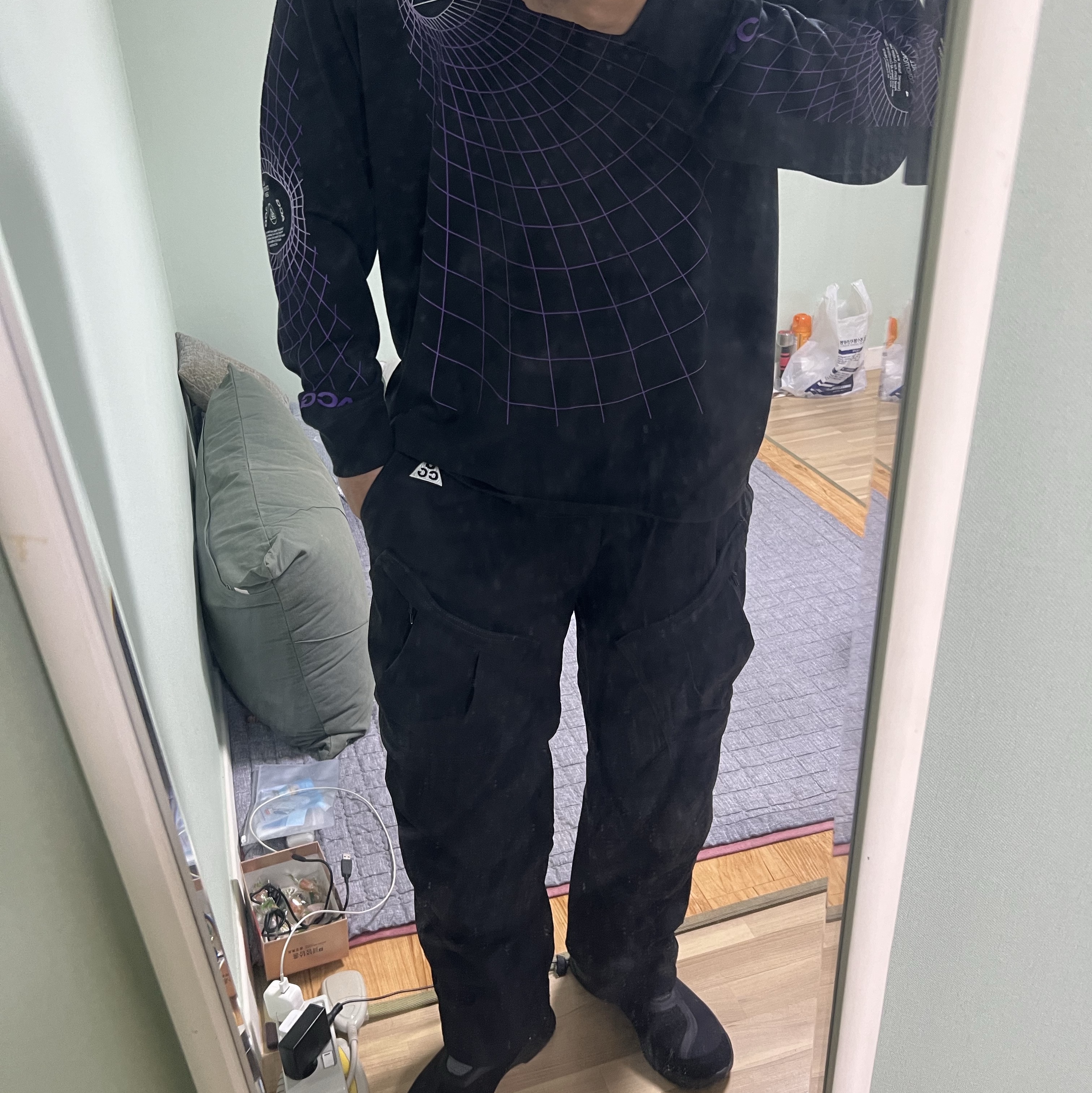 Salomon RX Snug Black Magnet, Nike ACG Smith Summit Cargo Pants Black - Asia 착용 스타일