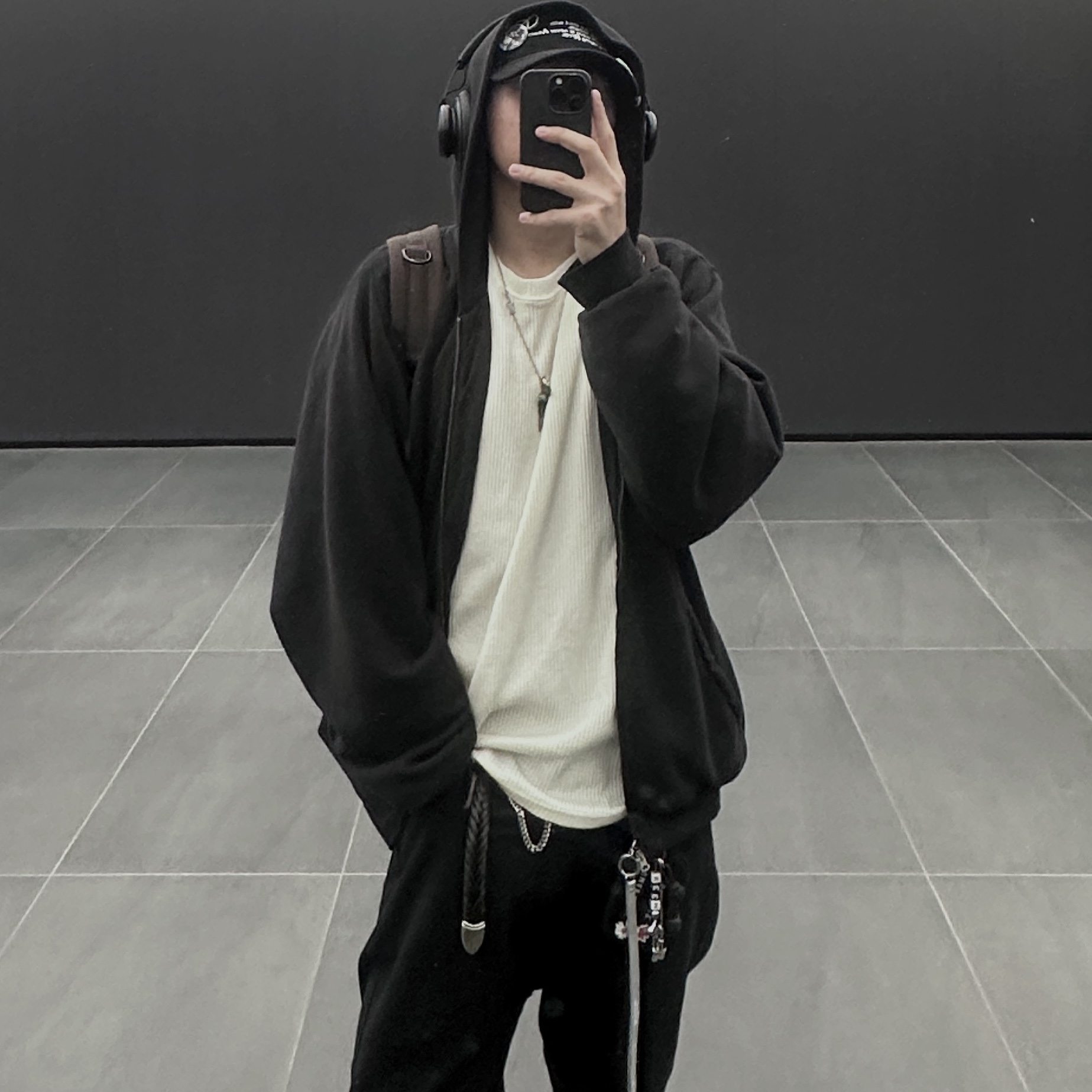 Yeezy YZY Zip-Up Hoodie Black, Nonnod Flared Pants Black 착용 스타일 - 3