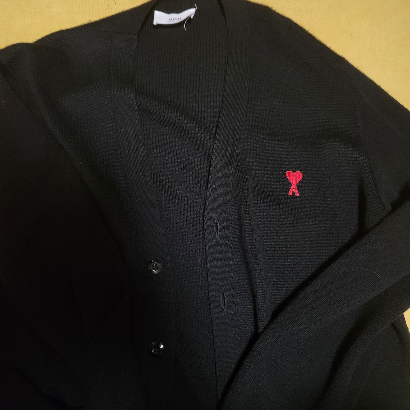 AMI de Coeur Wool Cardigan Black 착용 스타일
