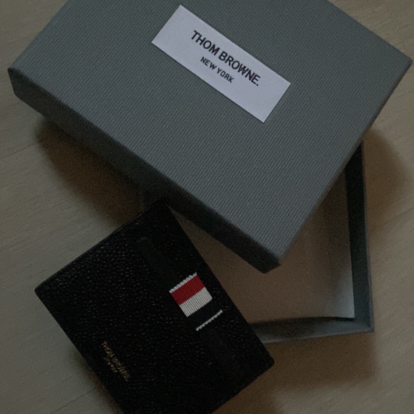 Thom Browne Pebble Grain Leather Stripe Single Card Holder Black 착용 스타일