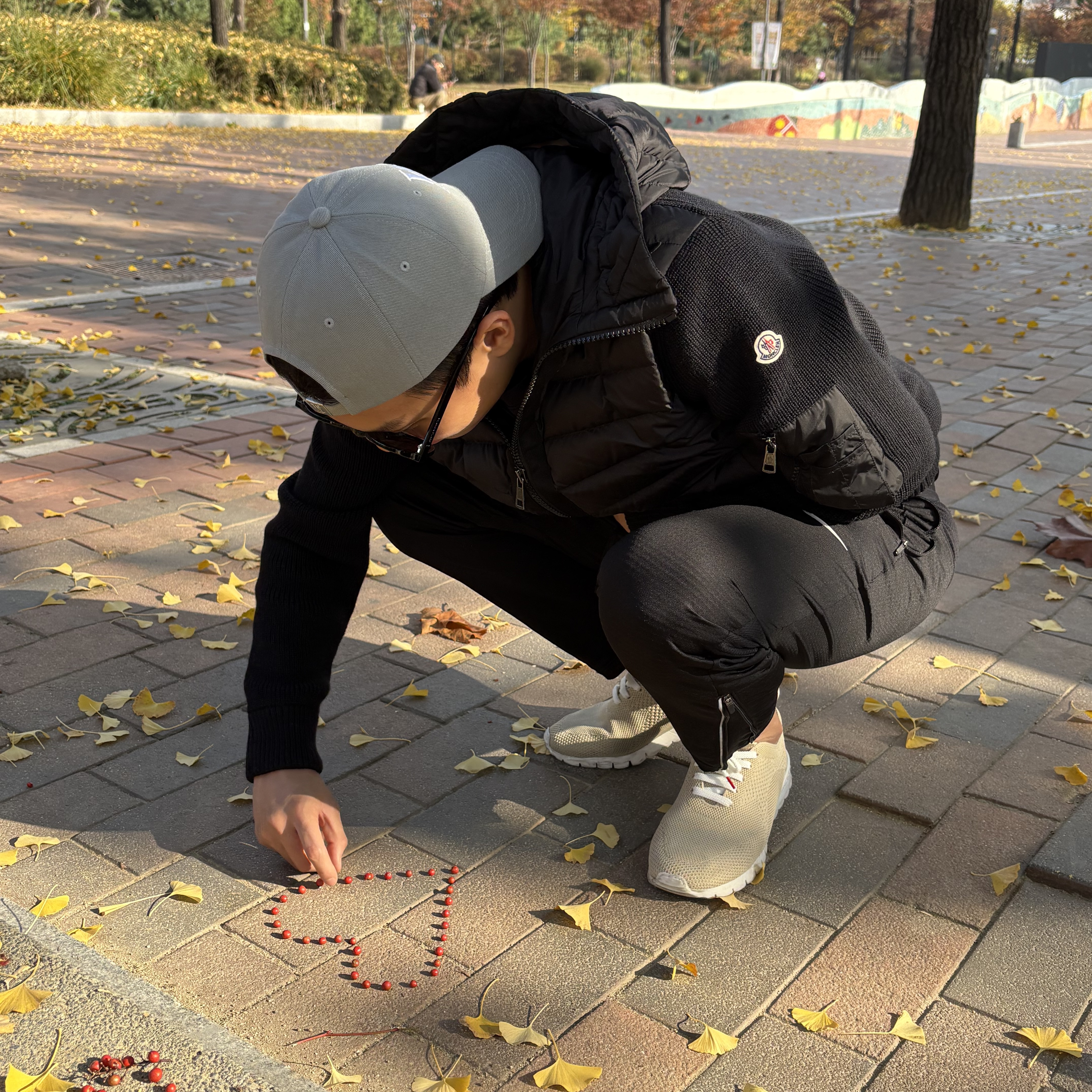 Kiton Knit FIT Running Shoes Natural, Moncler Padded Wool Hoodie Black - 23FW 착용 스타일