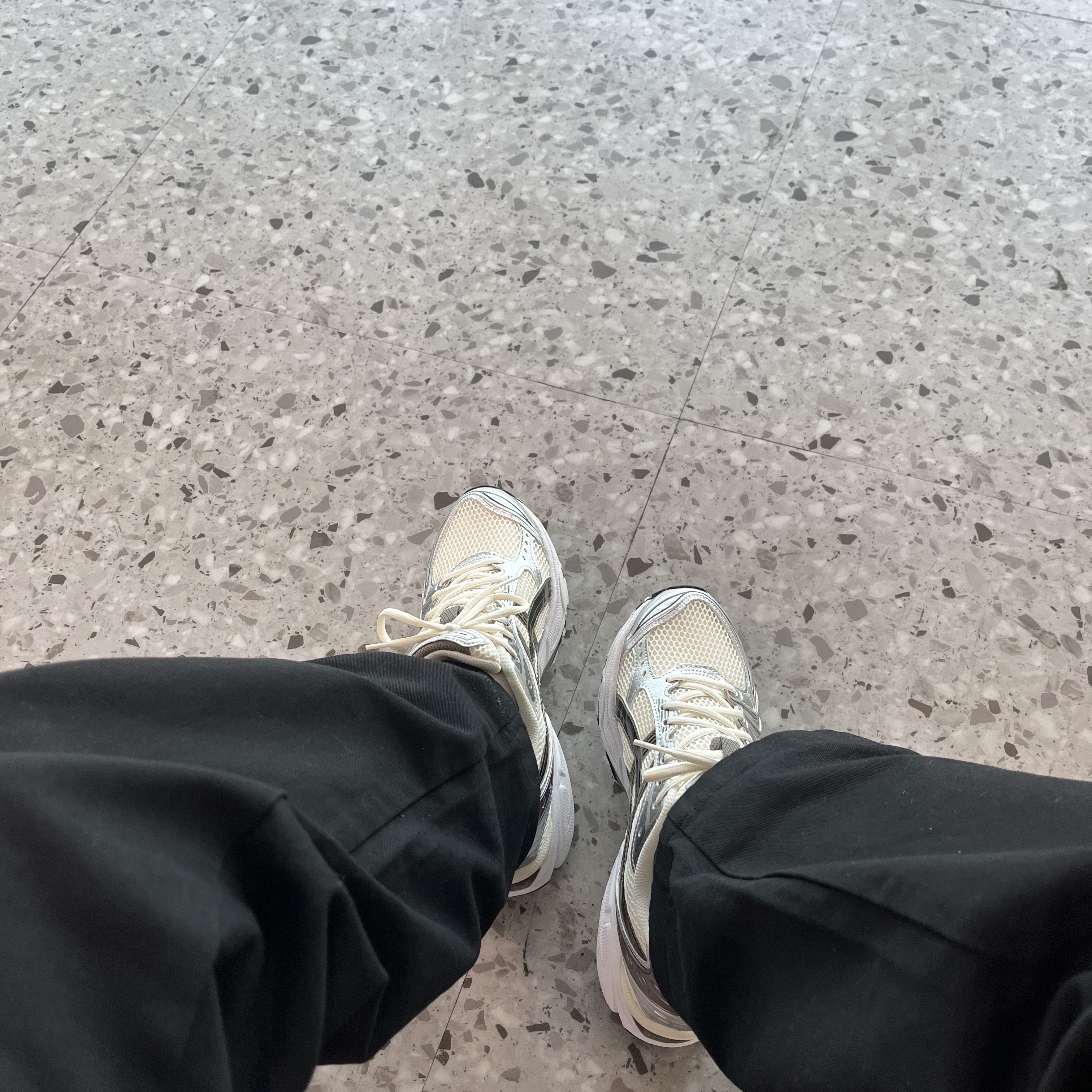 Asics Gel-Kayano 14 Cream Black 착용 스타일