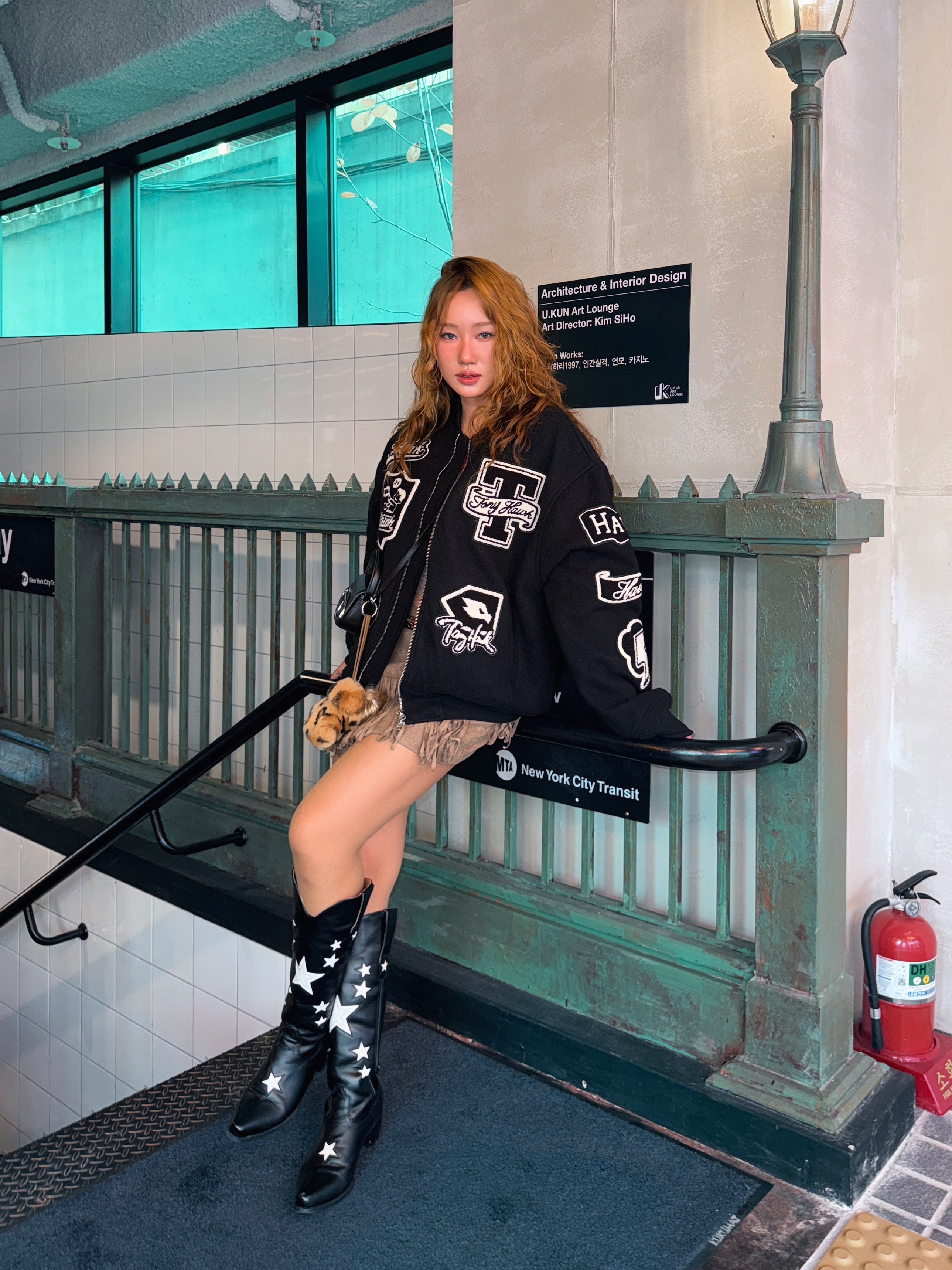 TONY HAWK Wool Applique Varsity Jacket Black 착용 스타일 - 1