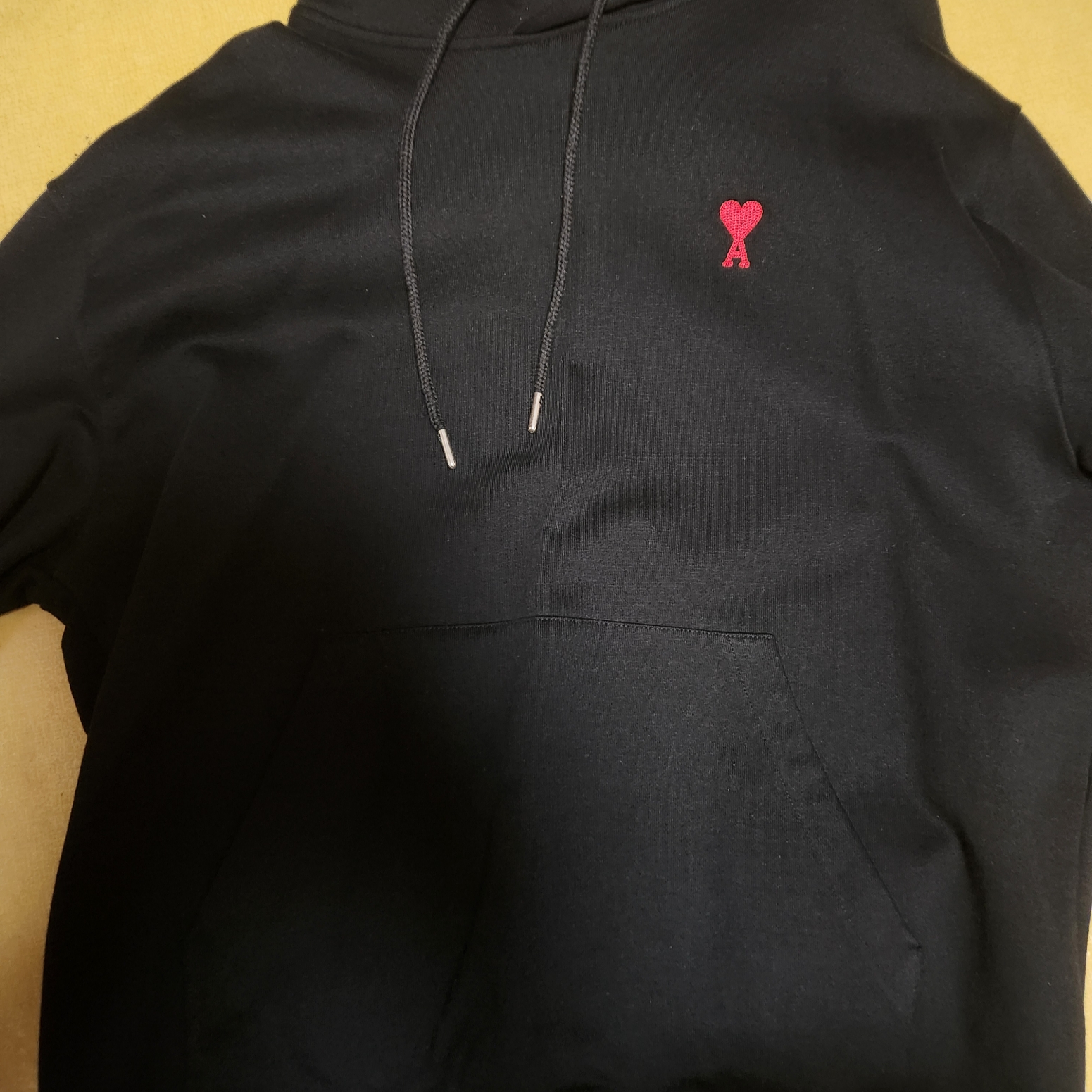 AMI de Coeur Hoodie Black 착용 스타일