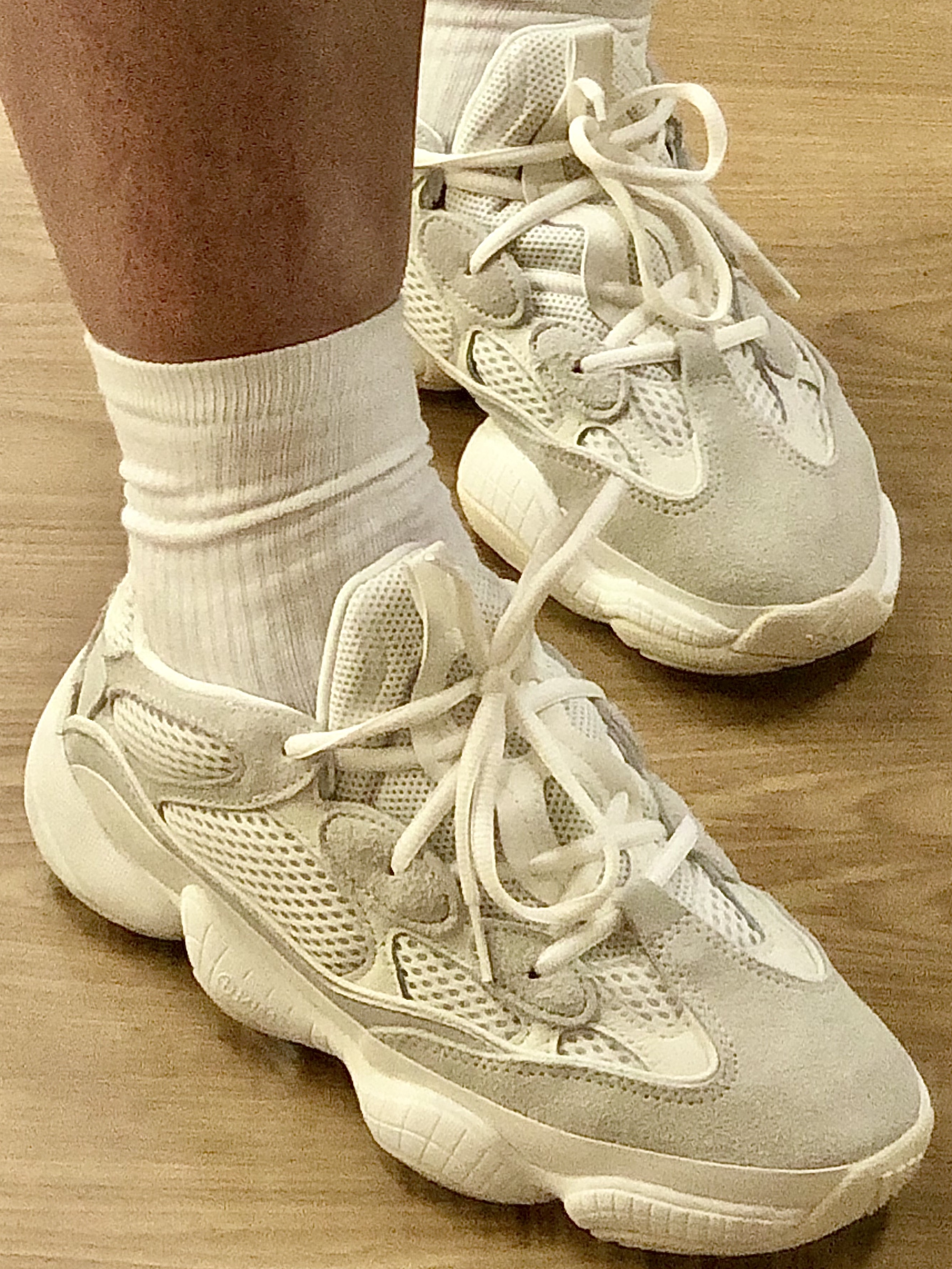 Adidas Yeezy 500 Bone White 착용 스타일 - 1