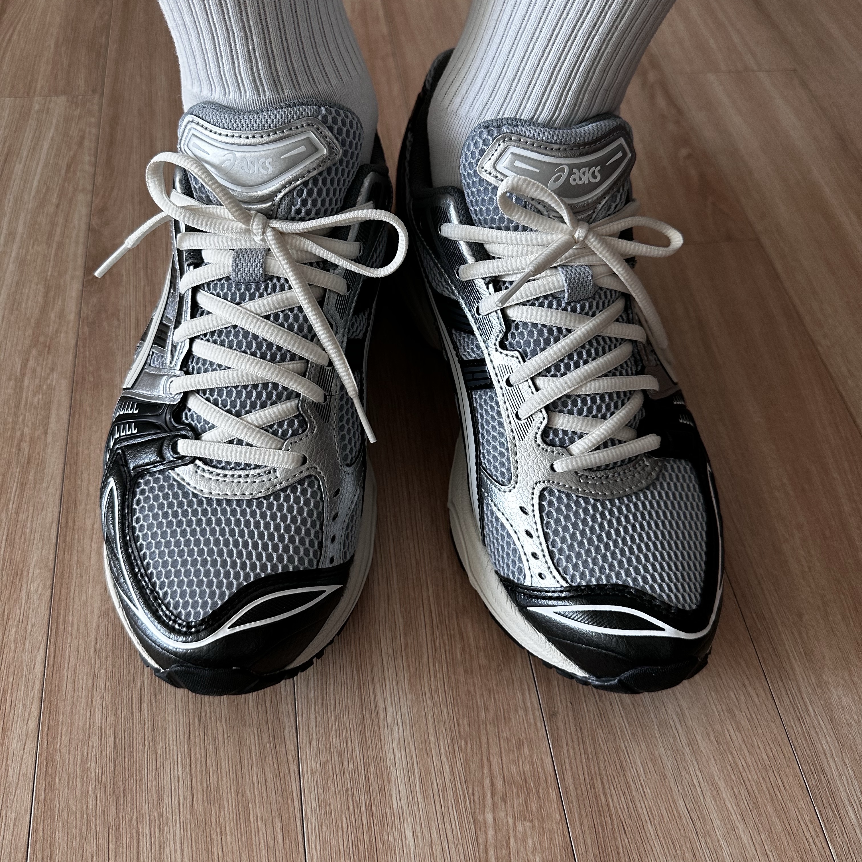 Asics Gel-Kayano 14 Black Glacier Grey 착용 스타일 - 1