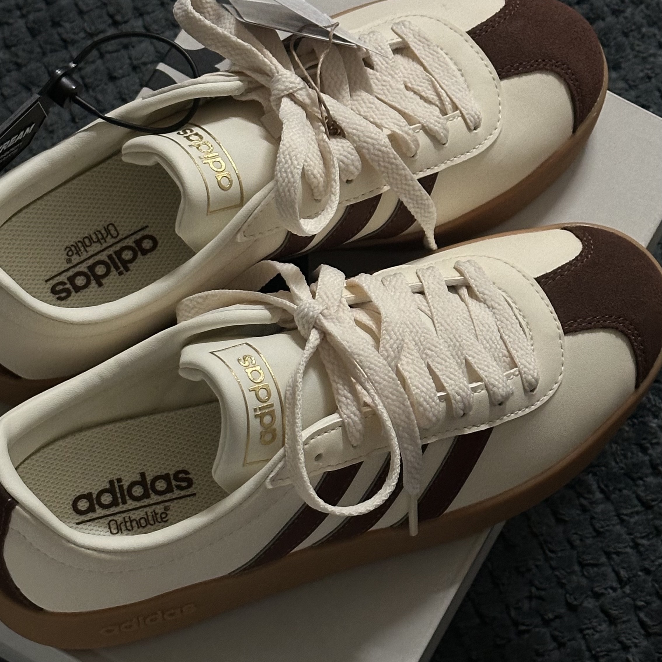 Adidas VL Court 2.0 Cream Brown 착용 스타일