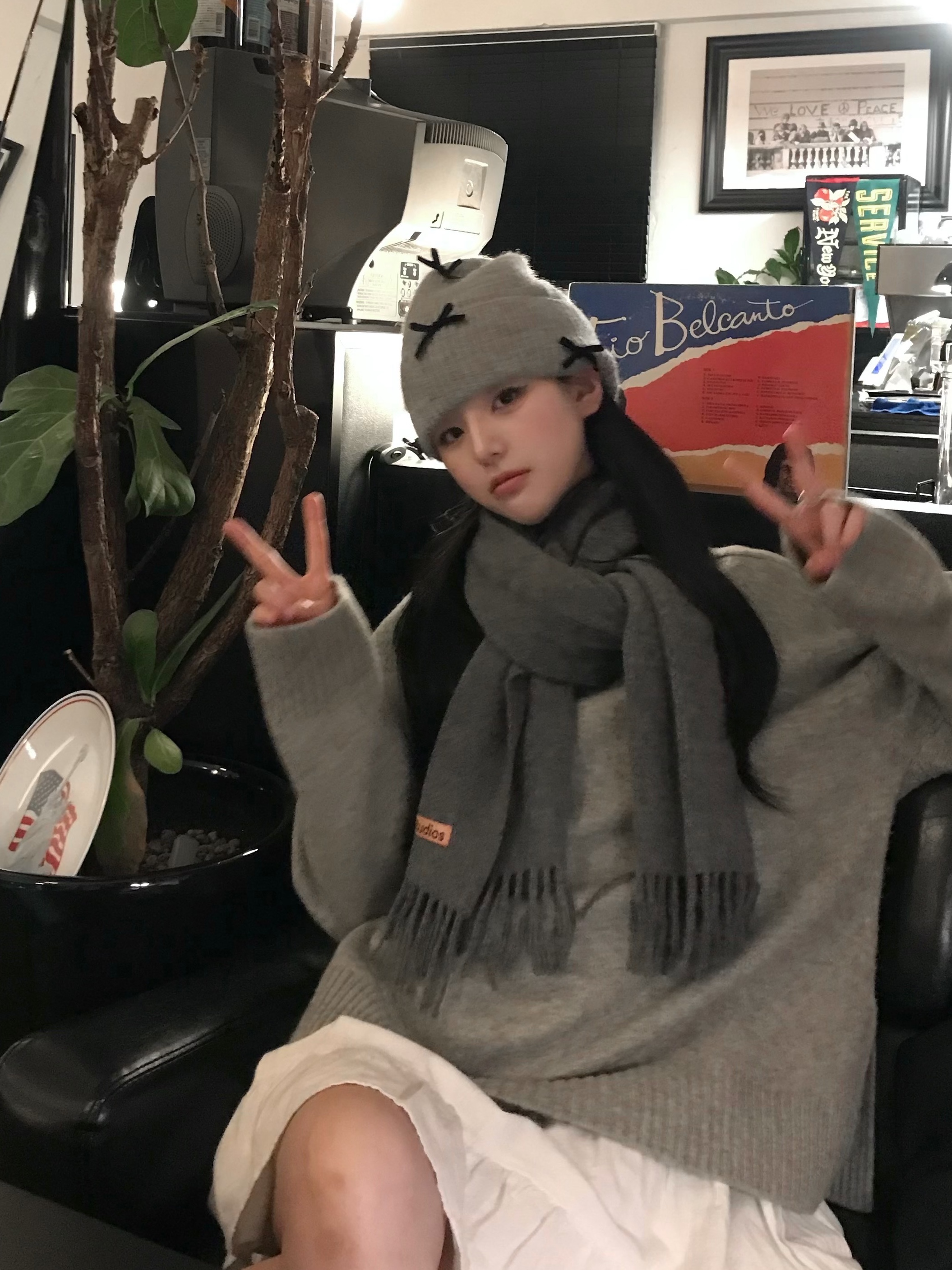 Acne Studios Wool Fringe Muffler Grey Melange, Apple 2020 MacBook Pro 13 M1 512GB SSD / 8GB RAM Silver (Korean Ver.) 착용 스타일 - 2