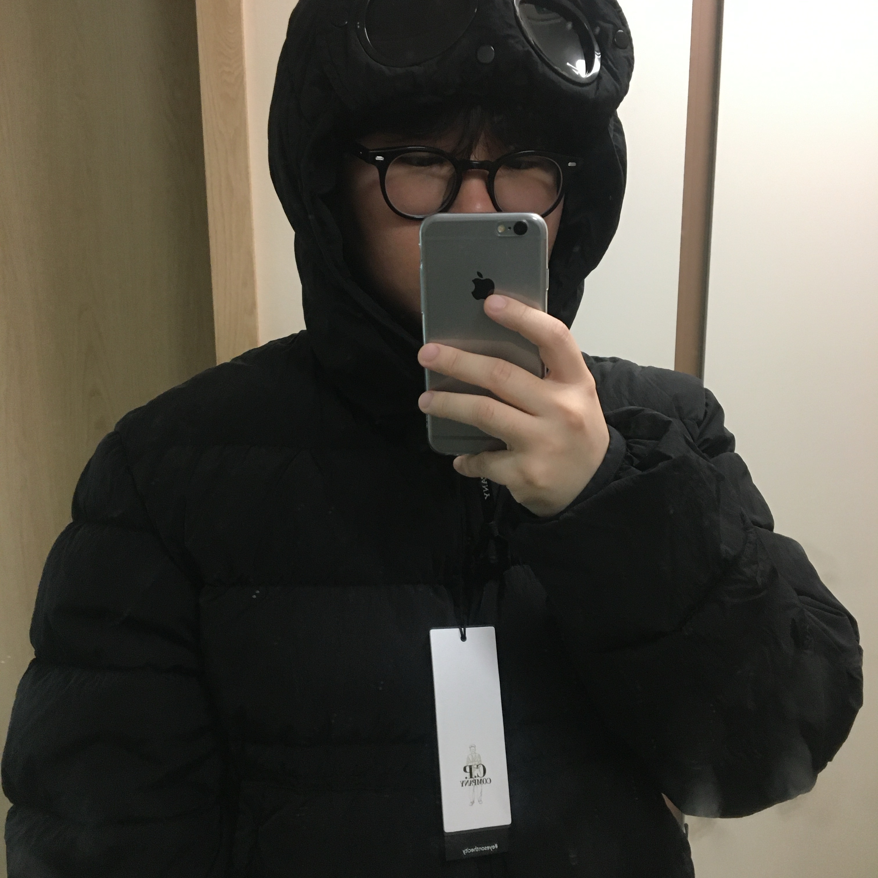 C.P. Company Chrome-R Goggle Down Jacket Black - 24FW 착용 스타일