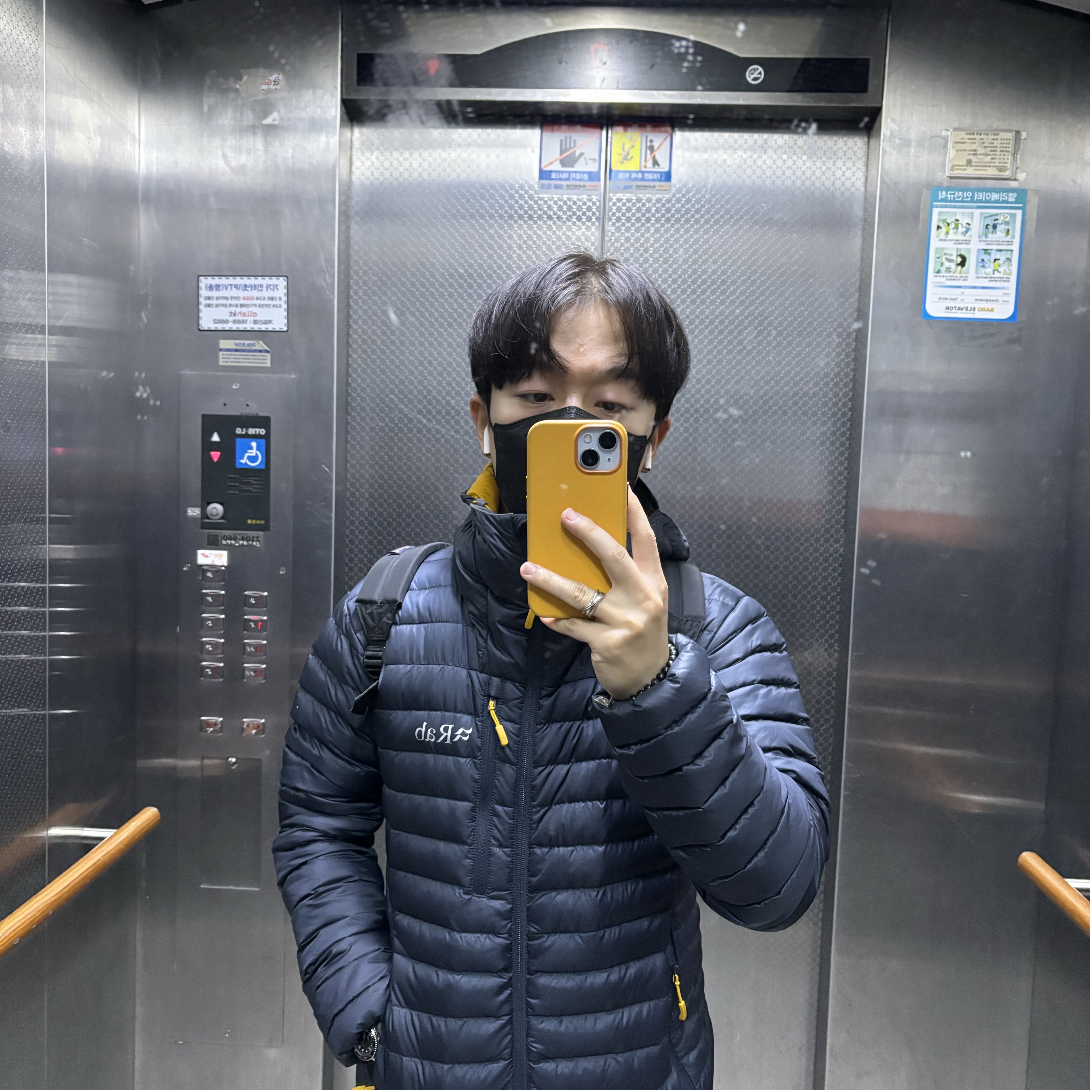 Rab Microlight Alpine Jacket Beluga 착용 스타일 - 3