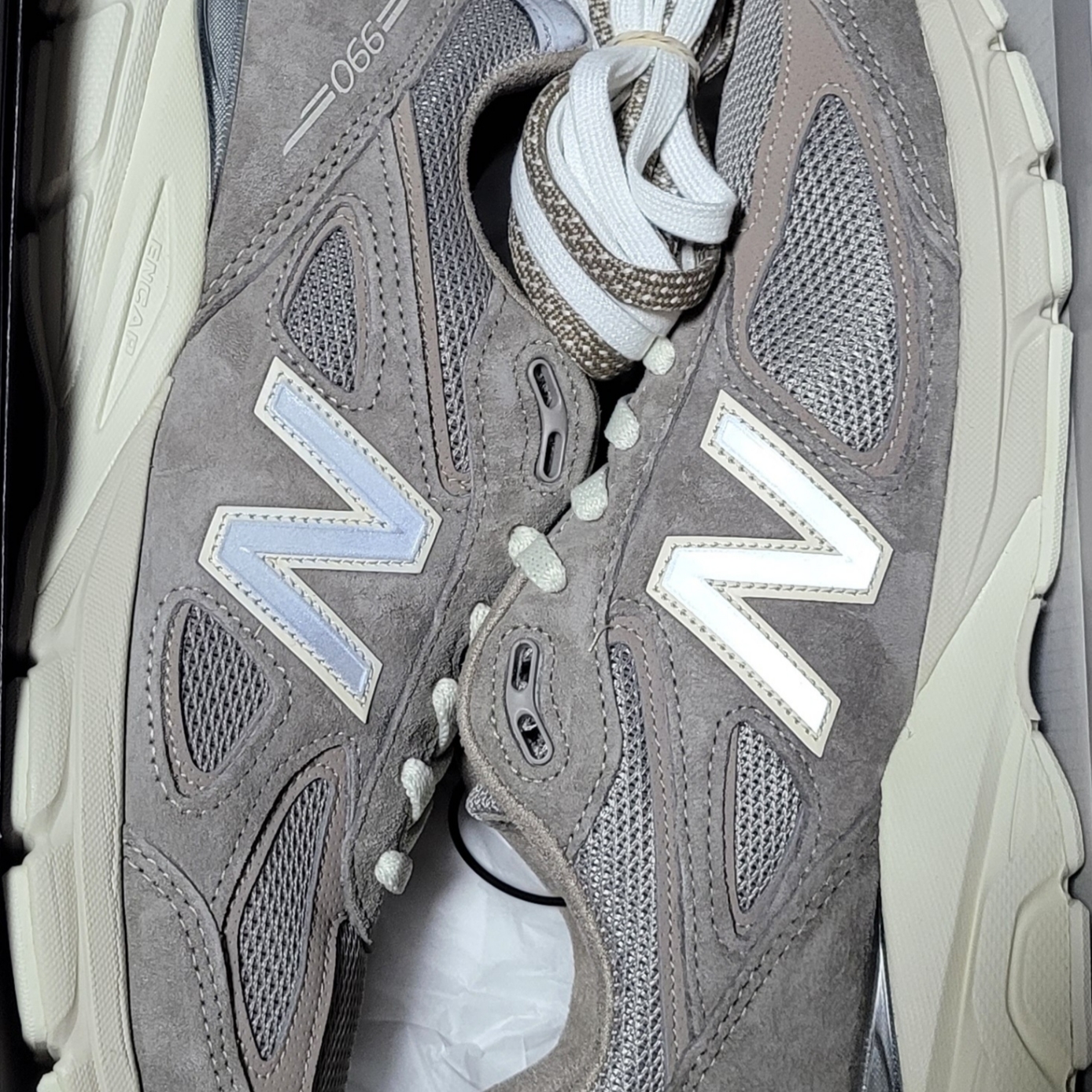 New Balance x Kith 101 990v4 Made in USA Moonrock, Red Wing Iron Ranger 8085 Copper Rough & Tough - D 착용 스타일 - 2