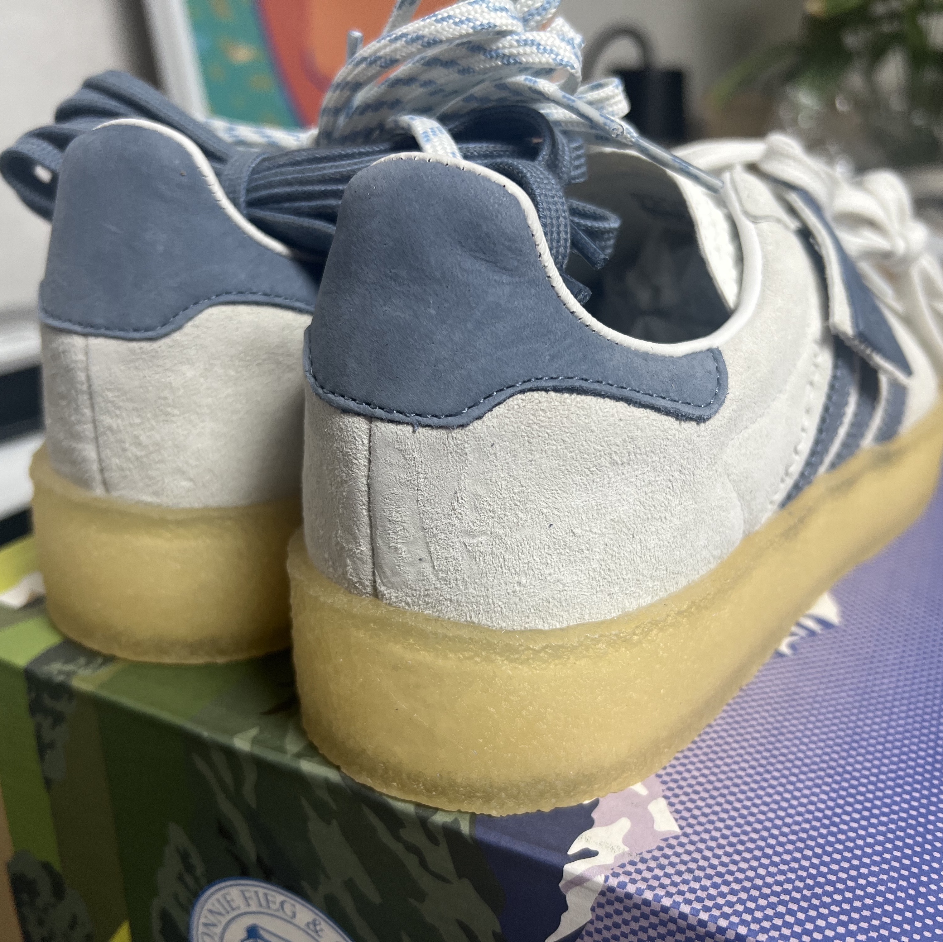 Adidas x Clarks x Kith Ronnie Fieg 8th Street AS350 Elevation Cream Blue 착용 스타일 - 3