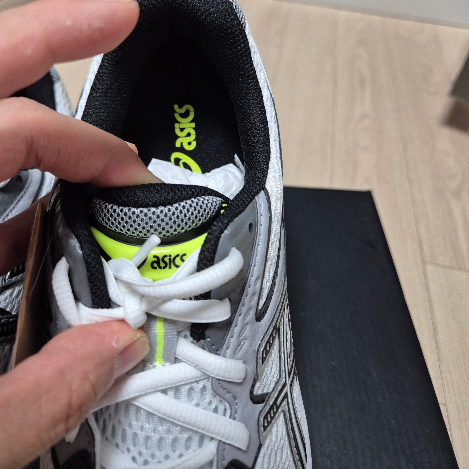 Asics x JJJJound GT-2160 White Black 착용 스타일 - 5