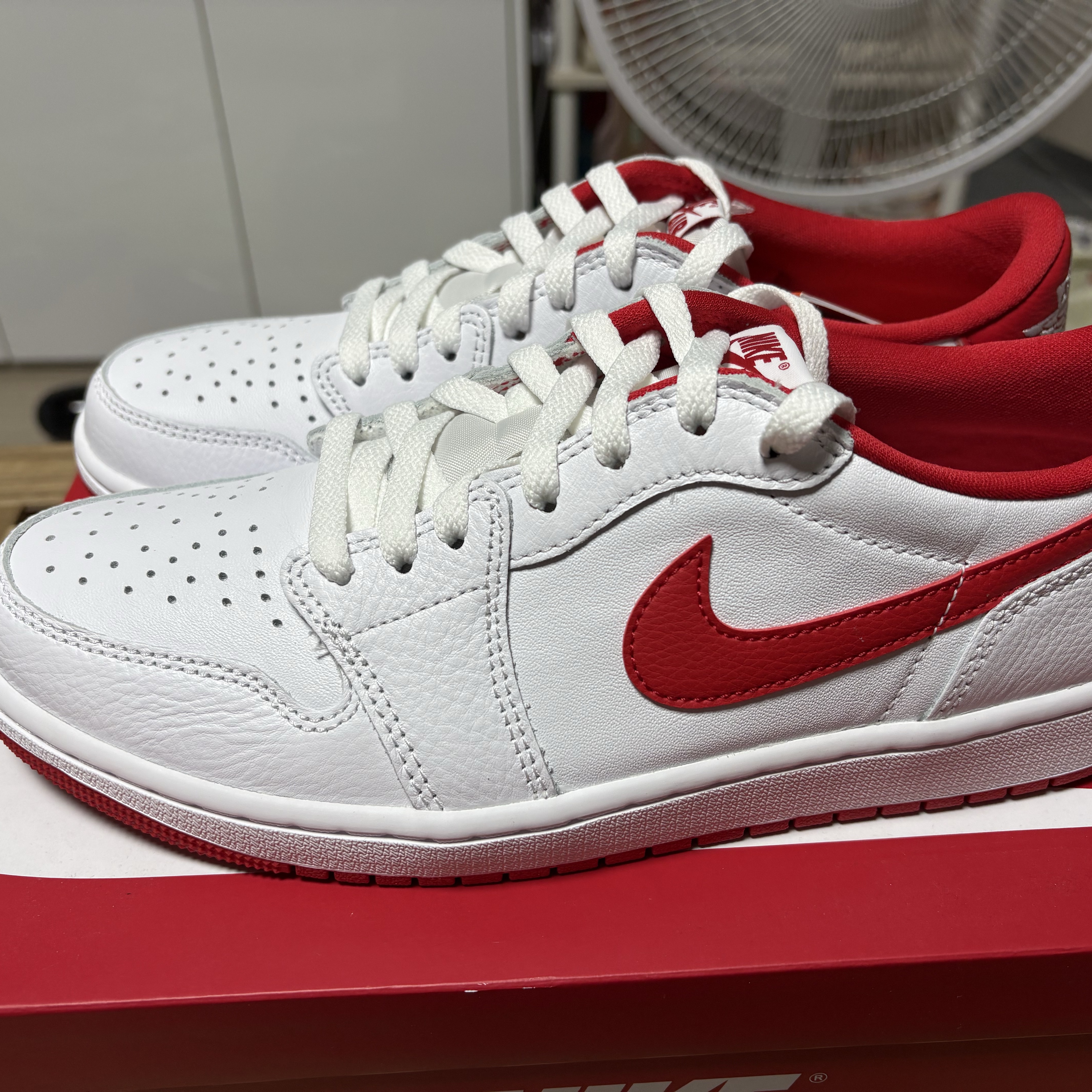Jordan 1 Retro Low OG University Red 착용 스타일 - 1