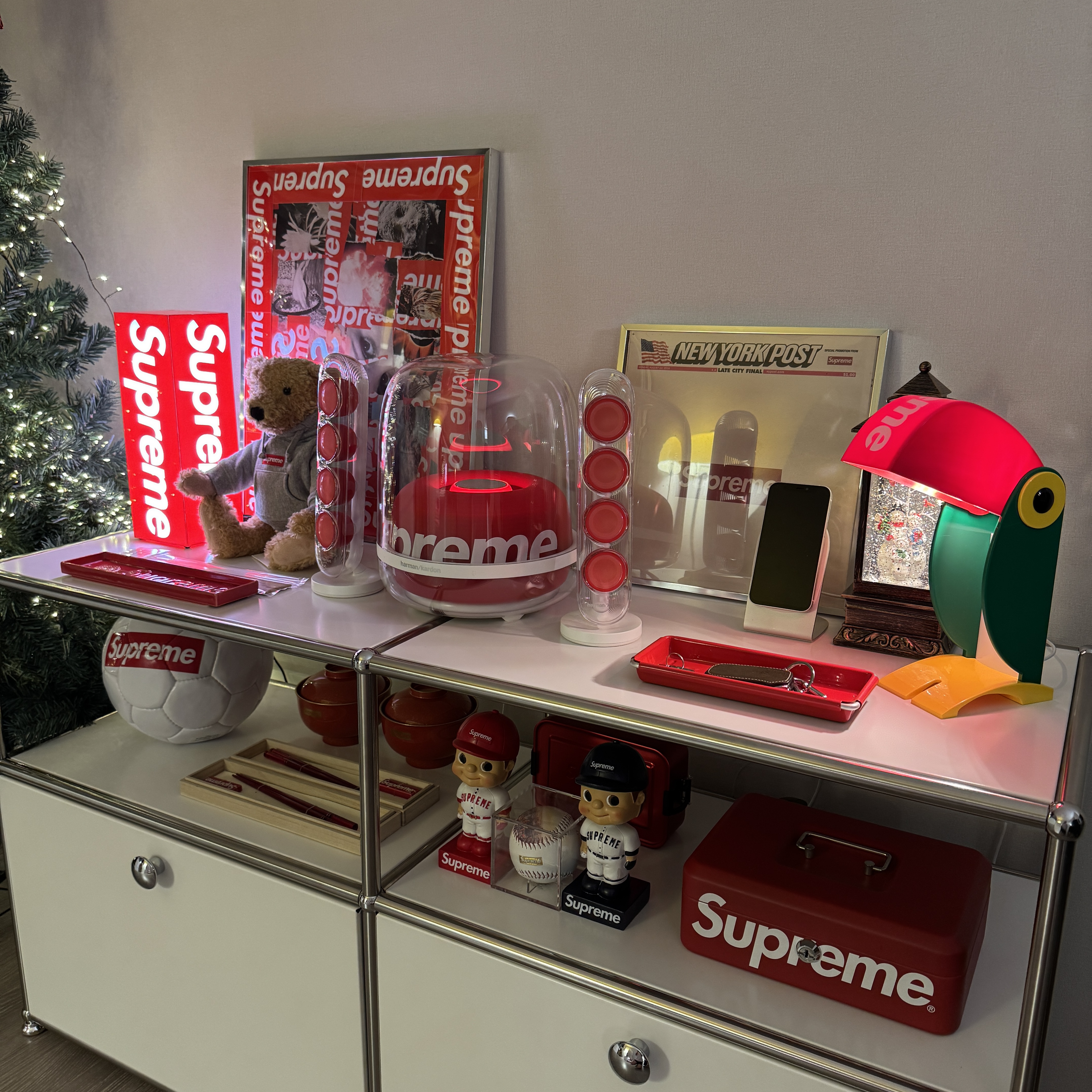Supreme x Linea Zero Toucan Lamp Multicolor - 24SS, Supreme Box Logo Lamp Red (Korean Ver.) - 23FW 착용 스타일 - 2